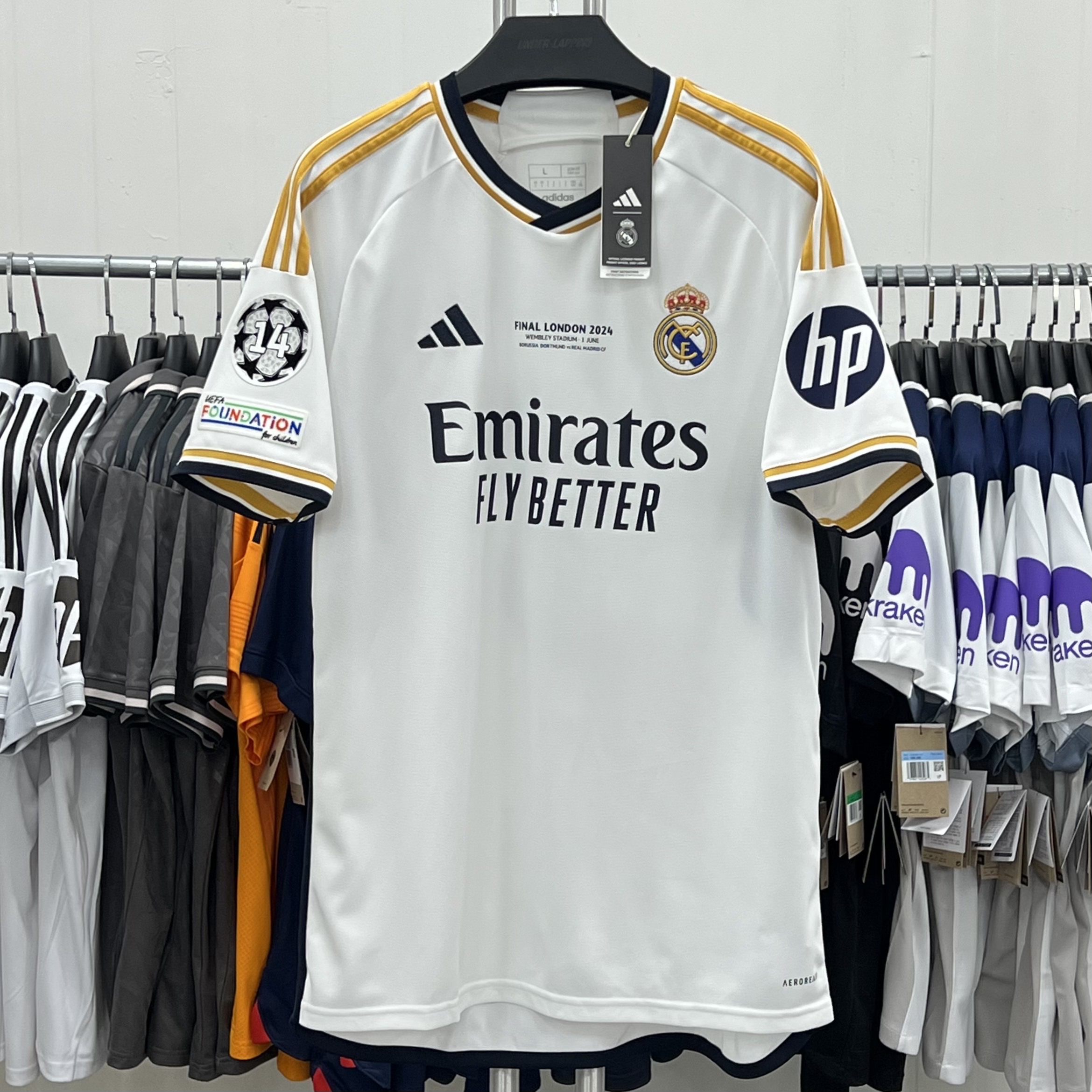 Adidas Real Madrid 2024/25 3rd Jersey Charcoal - KR Sizing (Non Marking Ver.), Adidas Real Madrid Originals Track Top Charcoal Grey - KR Sizing 착용 스타일 - 2