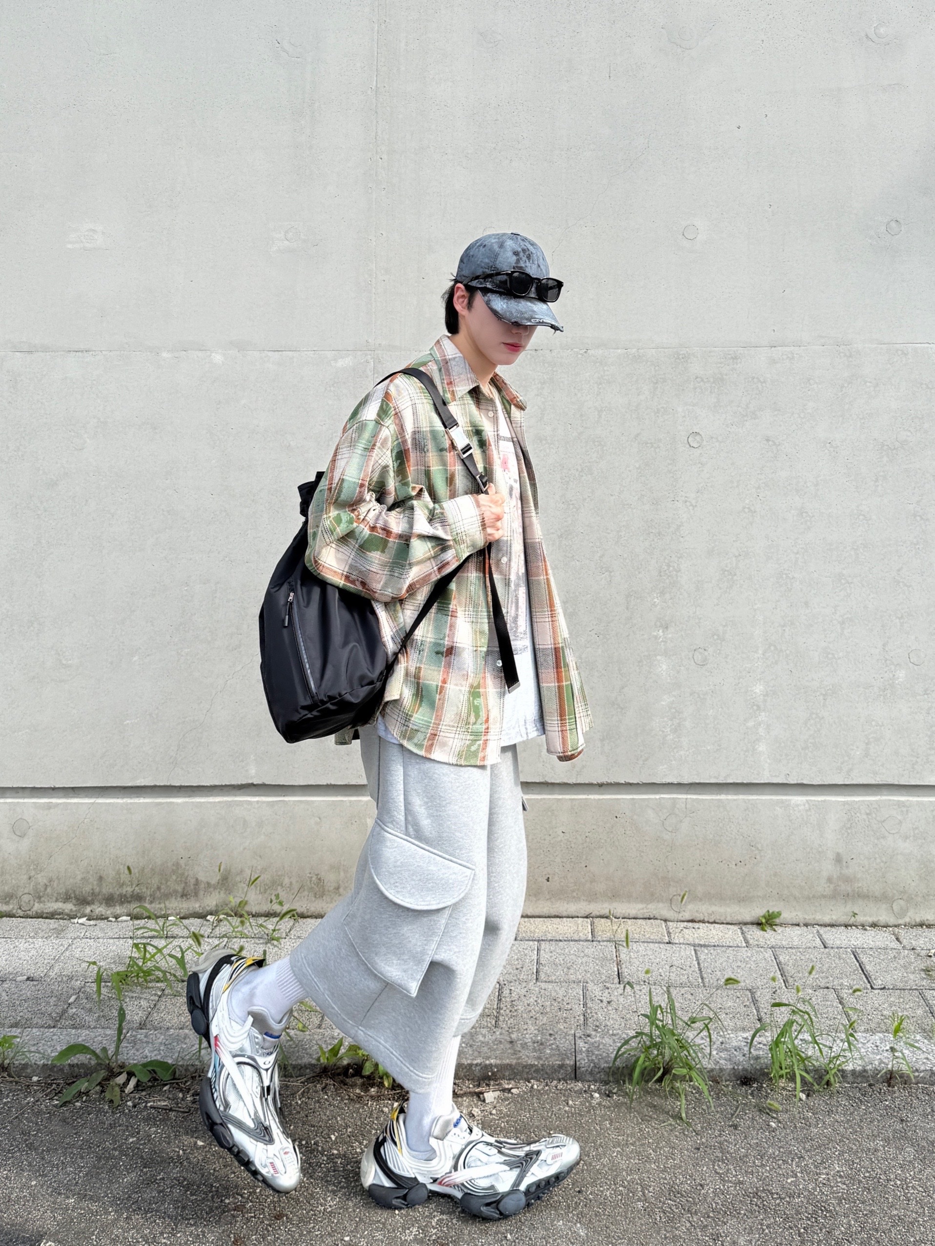 Balenciaga Reptile Sneaker Multicolor, MJD Oversized Check Shirt Vintage Green 착용 스타일 - 1