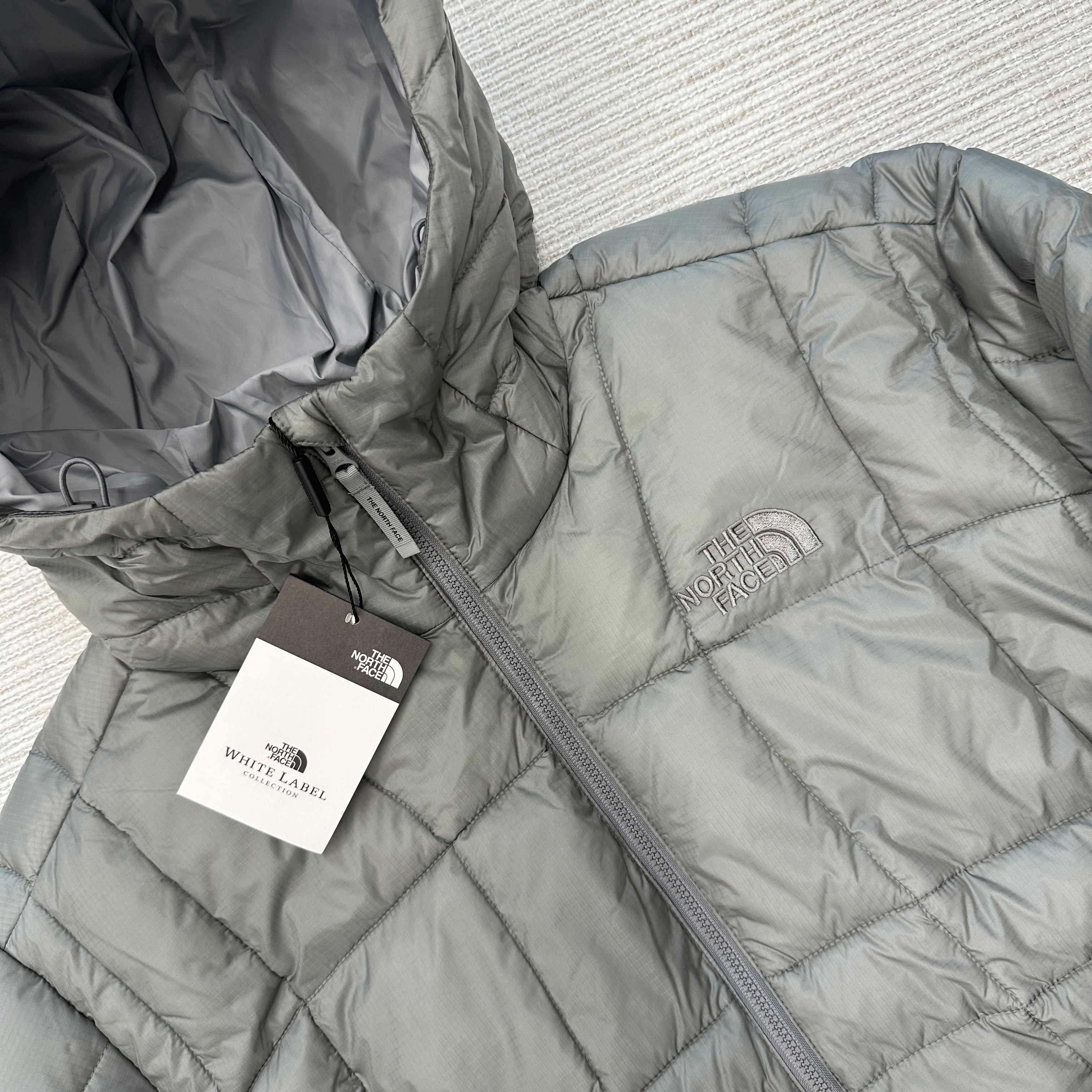 The North Face Wave LT On Jacket Gray, The North Face White Label Wave LT On Ball Jacket Black 착용 스타일 - 2