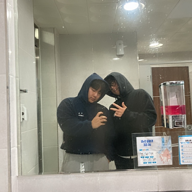 IAB Studio Herringbone Hoodie Navy White, Stussy Basic Stussy Hoodie Black 착용 스타일