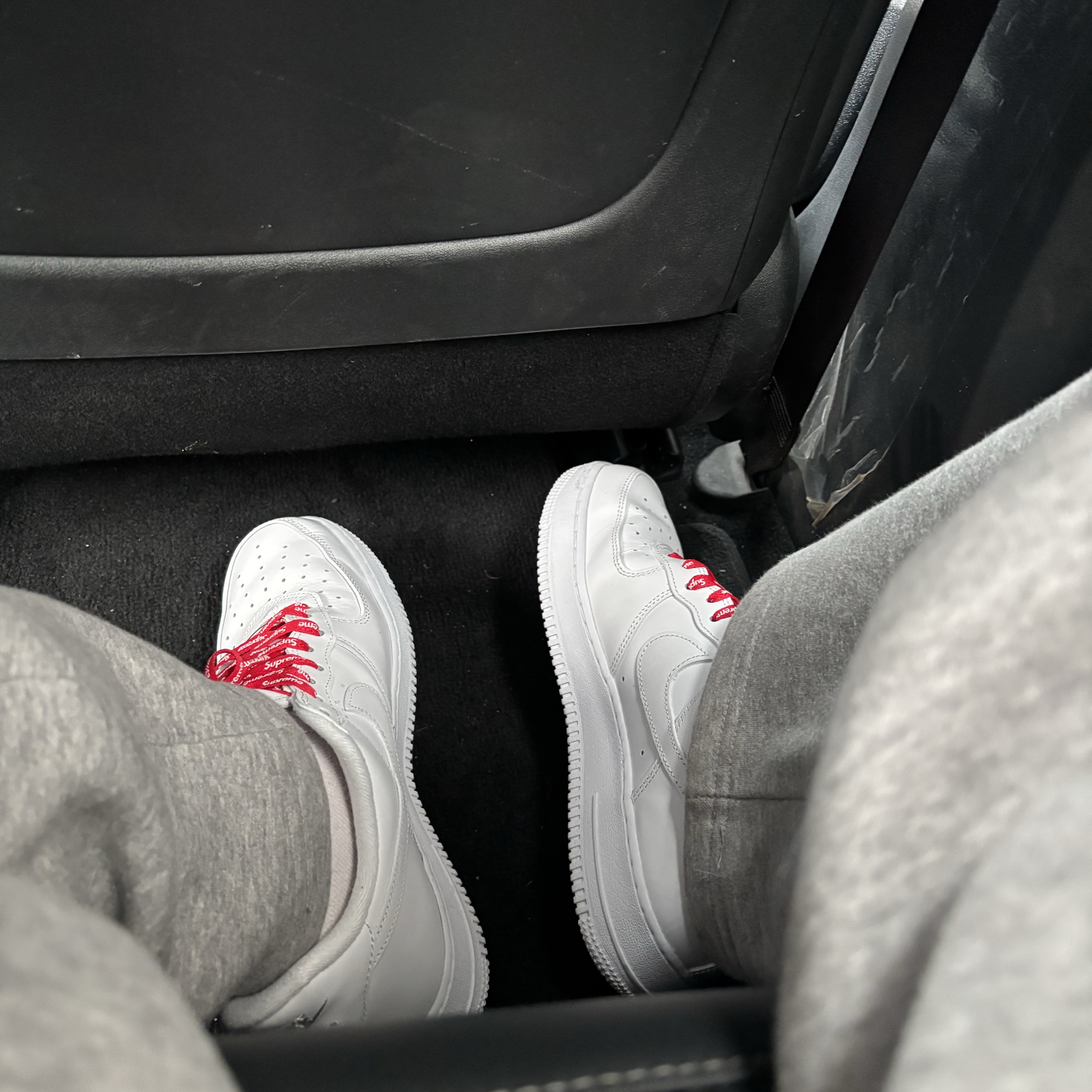 Nike x Supreme Air Force 1 Low White 착용 스타일