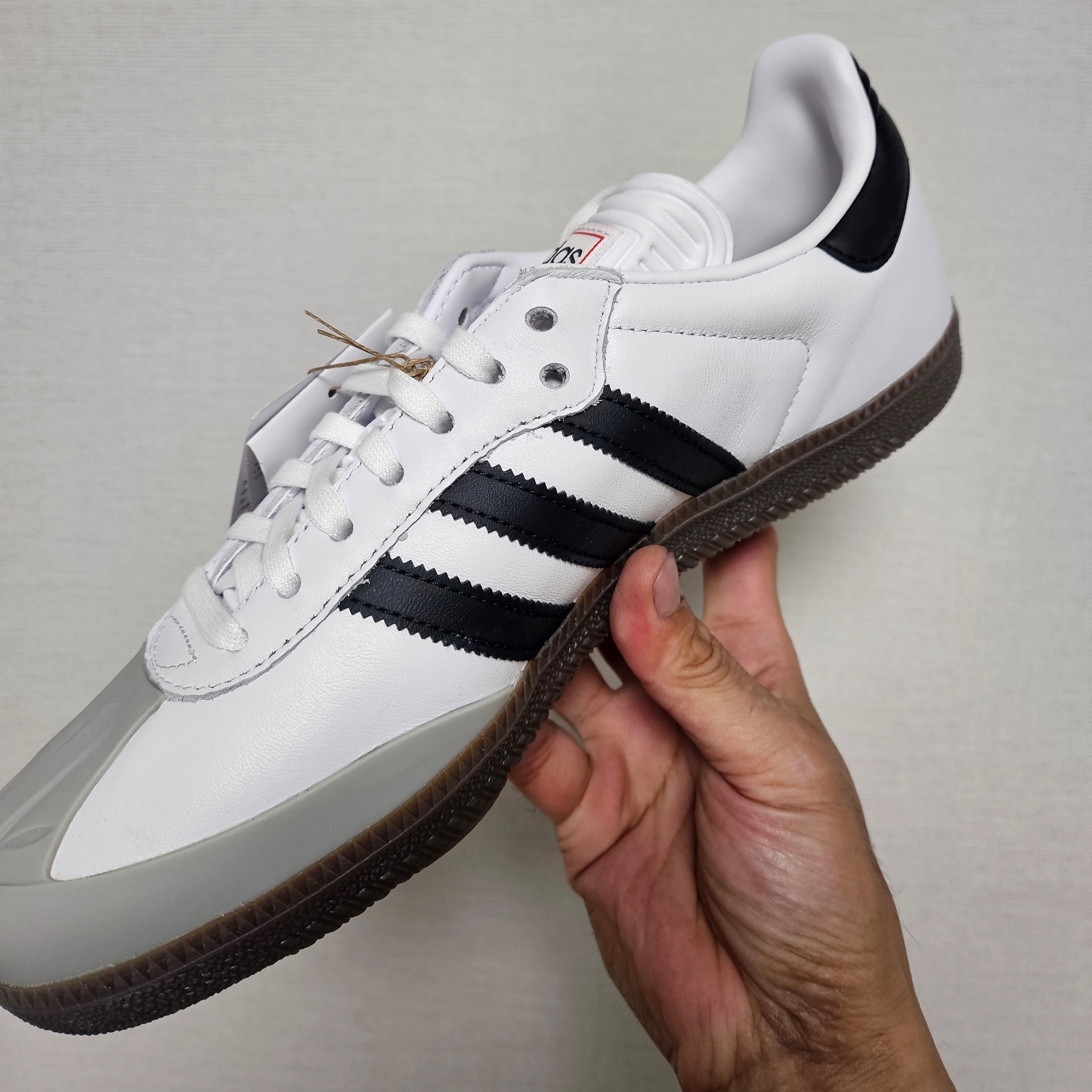 Adidas x BAPE Samba Footwear White Core Black 착용 스타일 - 2