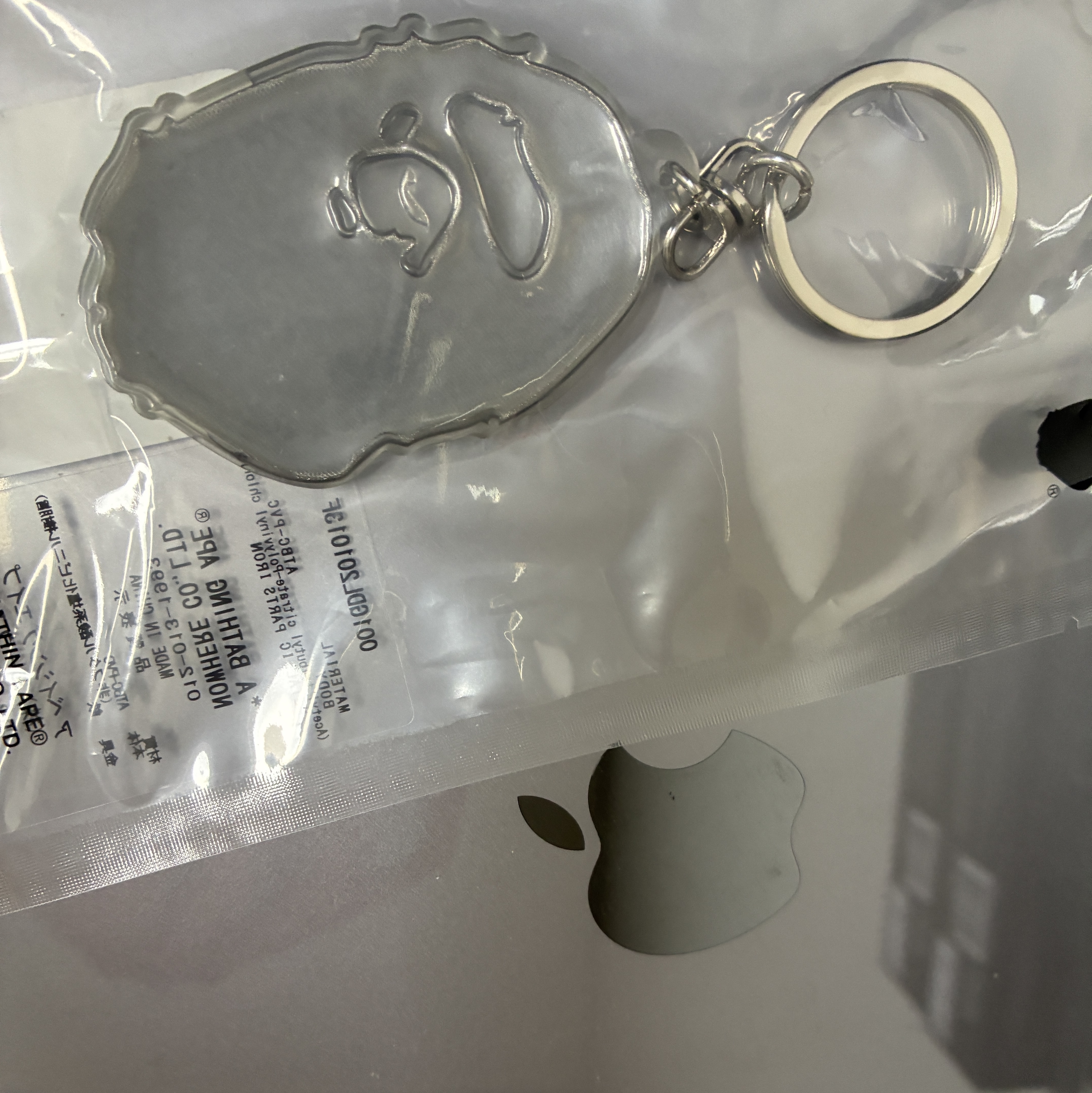 BAPE Ape Head Reflective Keychain White 착용 스타일