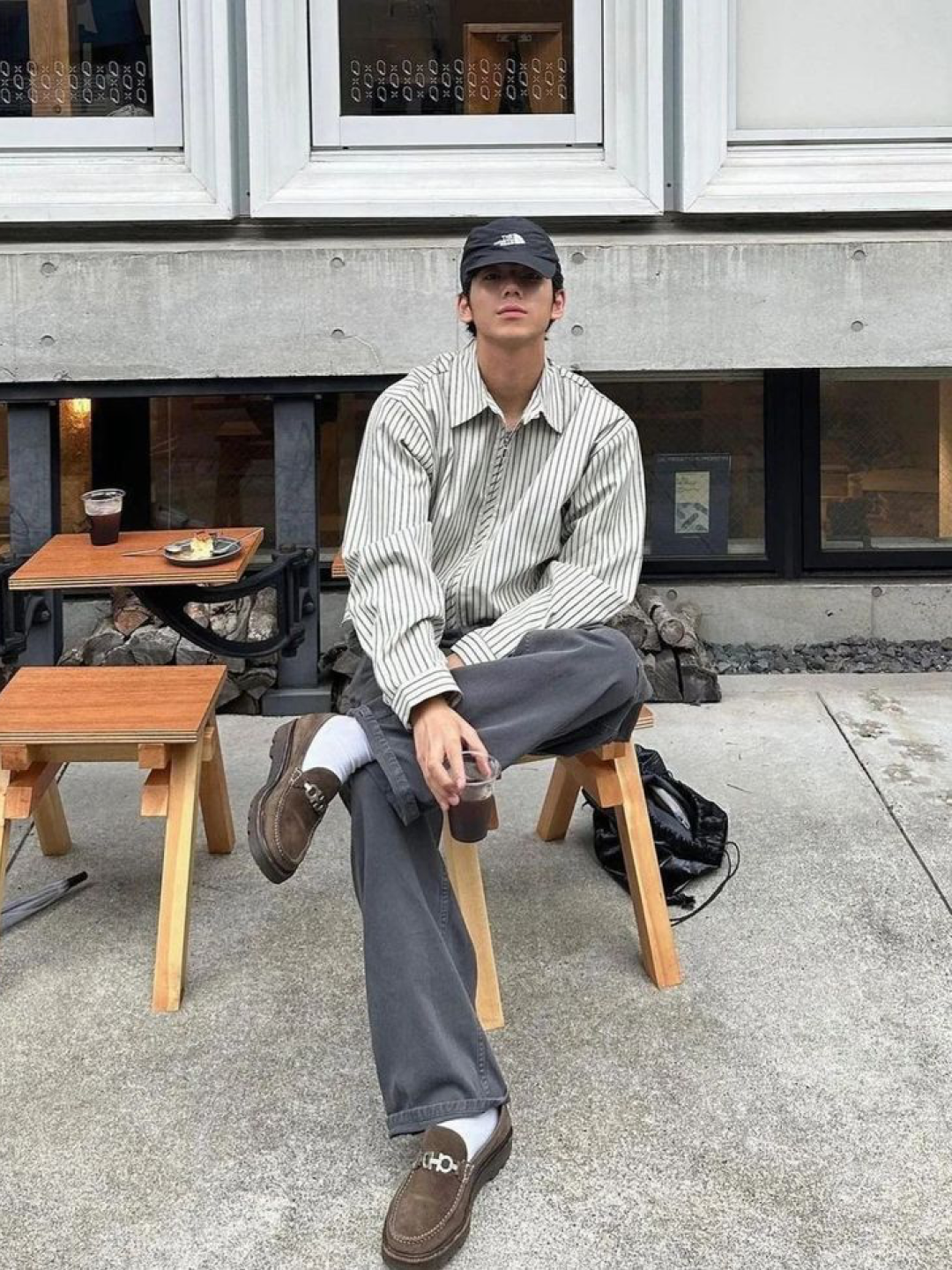(W) Celine Triomphe Baseball Cap in Cotton Dark Khaki, Stussy Basic New Era 9Twenty Basic Strapback Black 착용 스타일 - 2