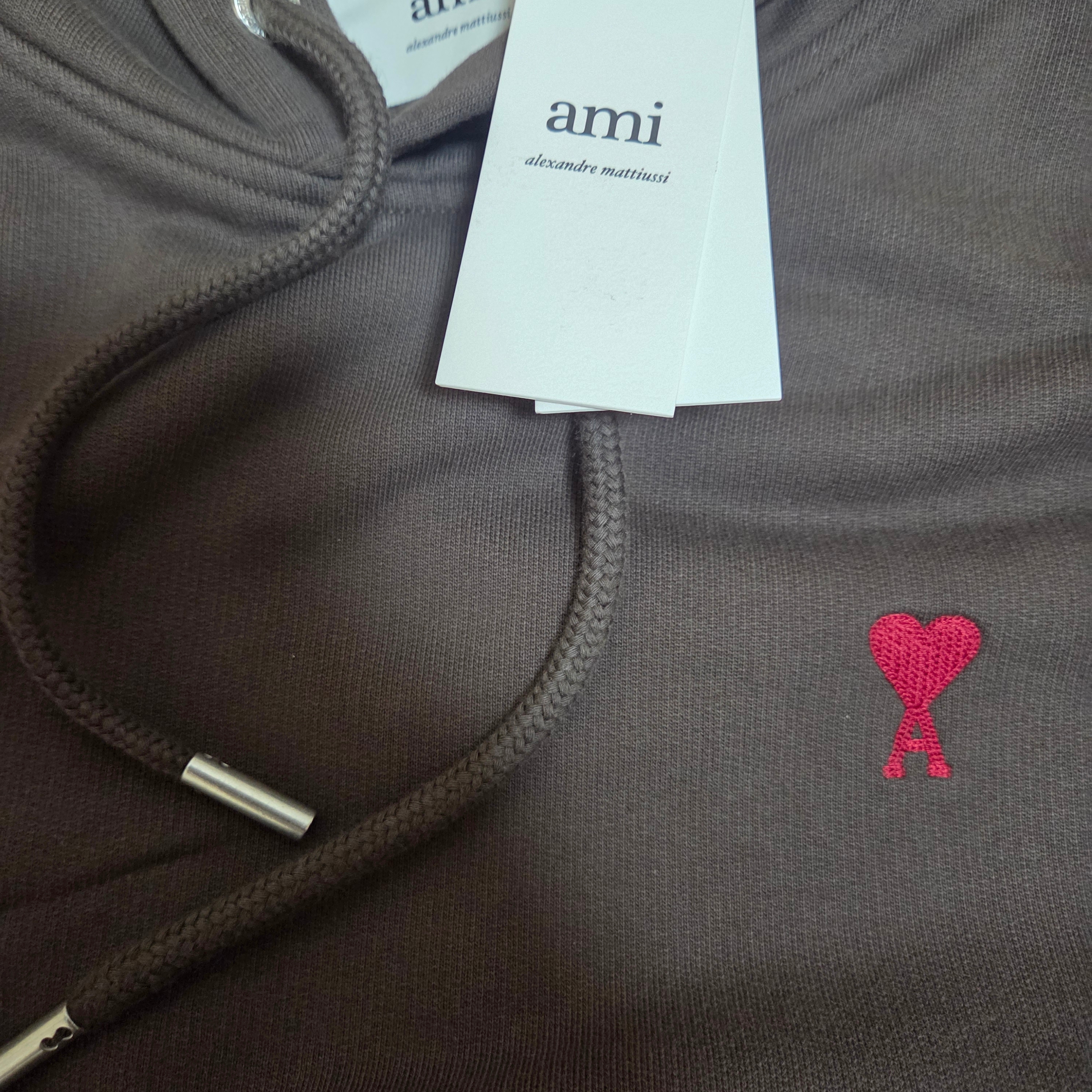 AMI de Coeur Loopback Oragnic Cotton Fleece Hoodie Dark Coffee 착용 스타일
