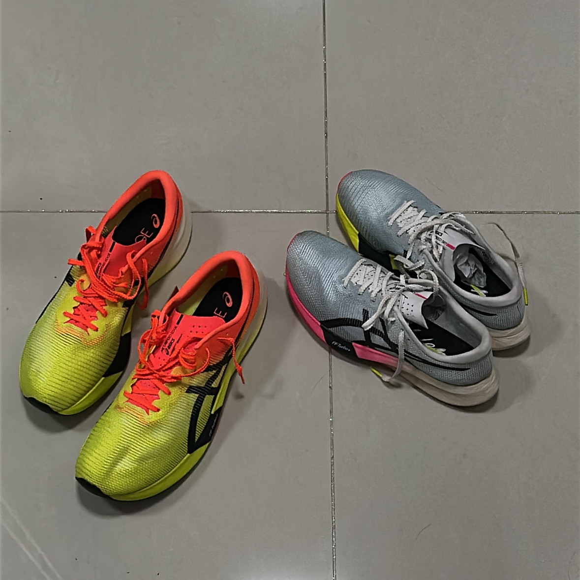 Asics Metaspeed Edge Paris Safety Yellow Black, Asics Metaspeed Sky Paris Light Blue Black 착용 스타일 - 1