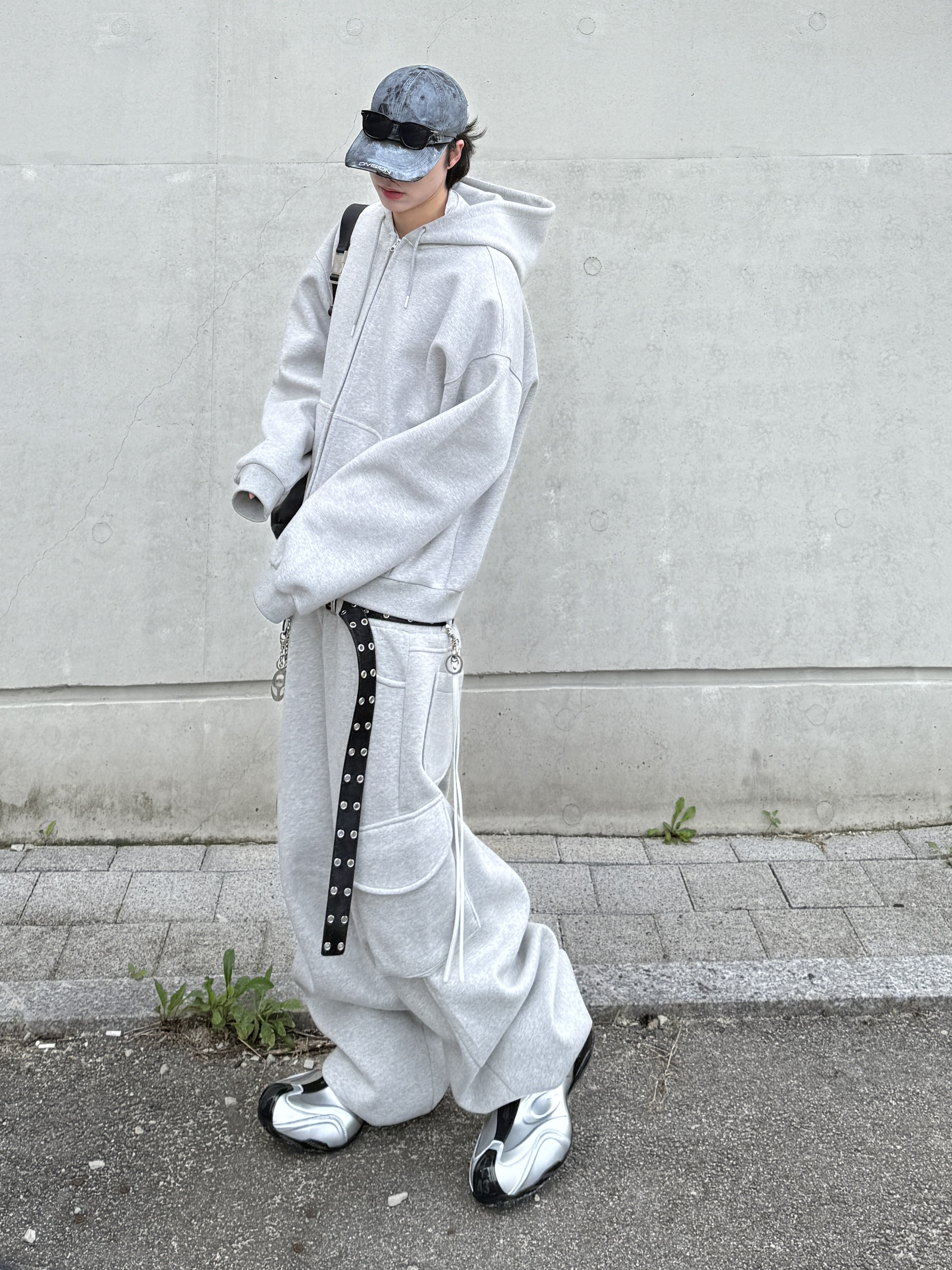 Kamien x MJD Double Hole Belt Black Shearling Calfskin, MJD X KOIN SEOUL Wide Cargo Sweat Pants 착용 스타일 - 3