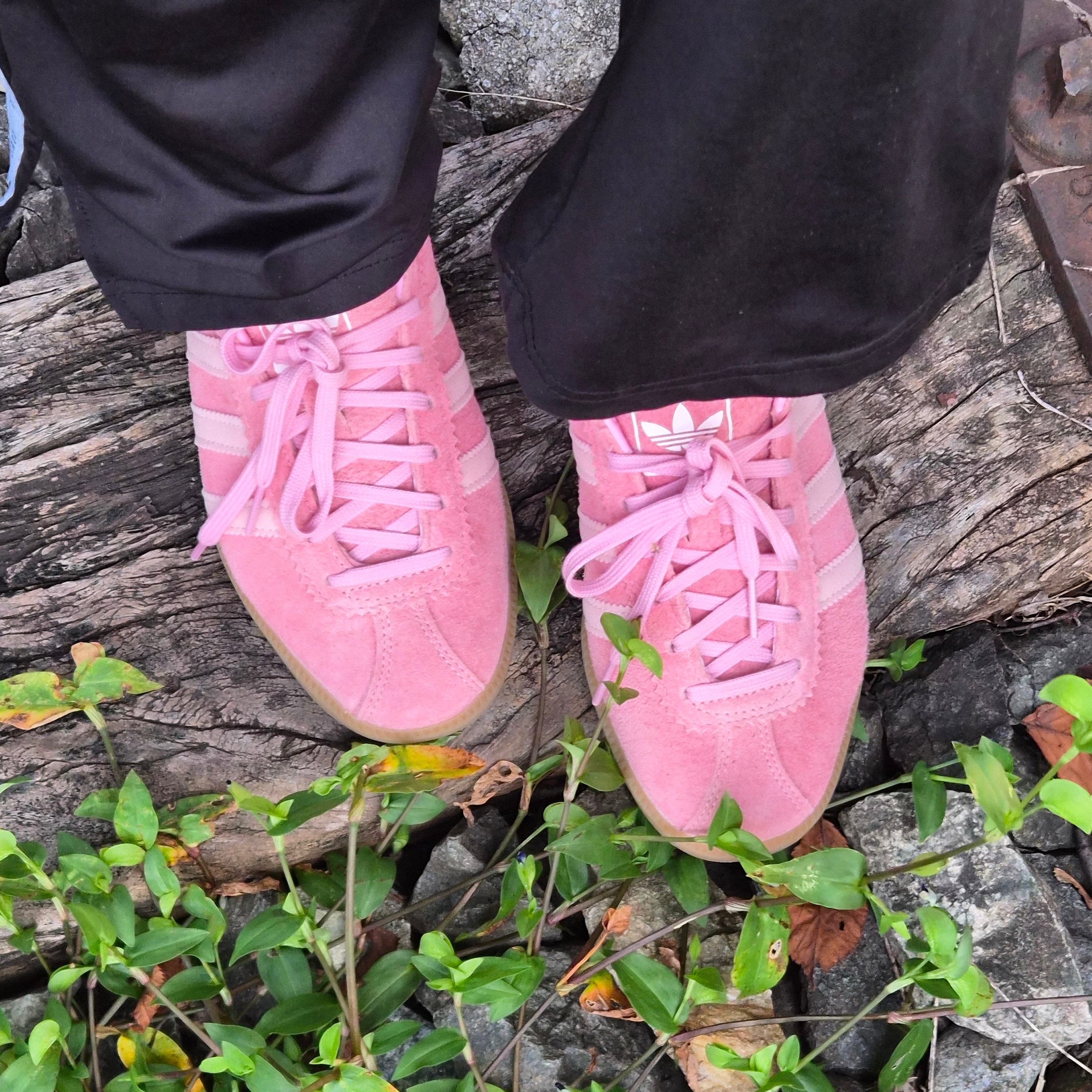 Adidas Bermuda Glow Pink 착용 스타일 - 3