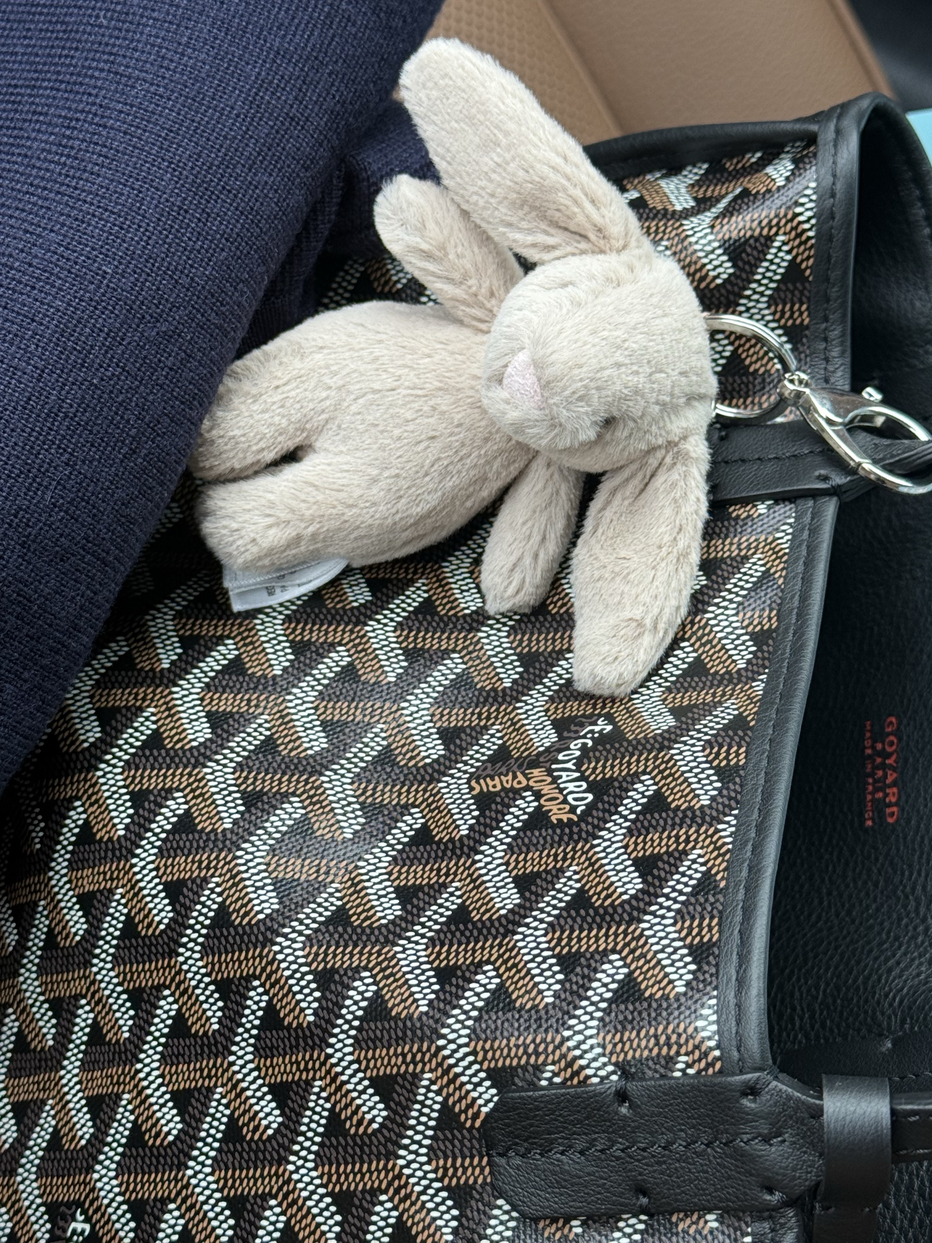 Jellycat Bashful Bunny Bag Charm Beige 착용 스타일