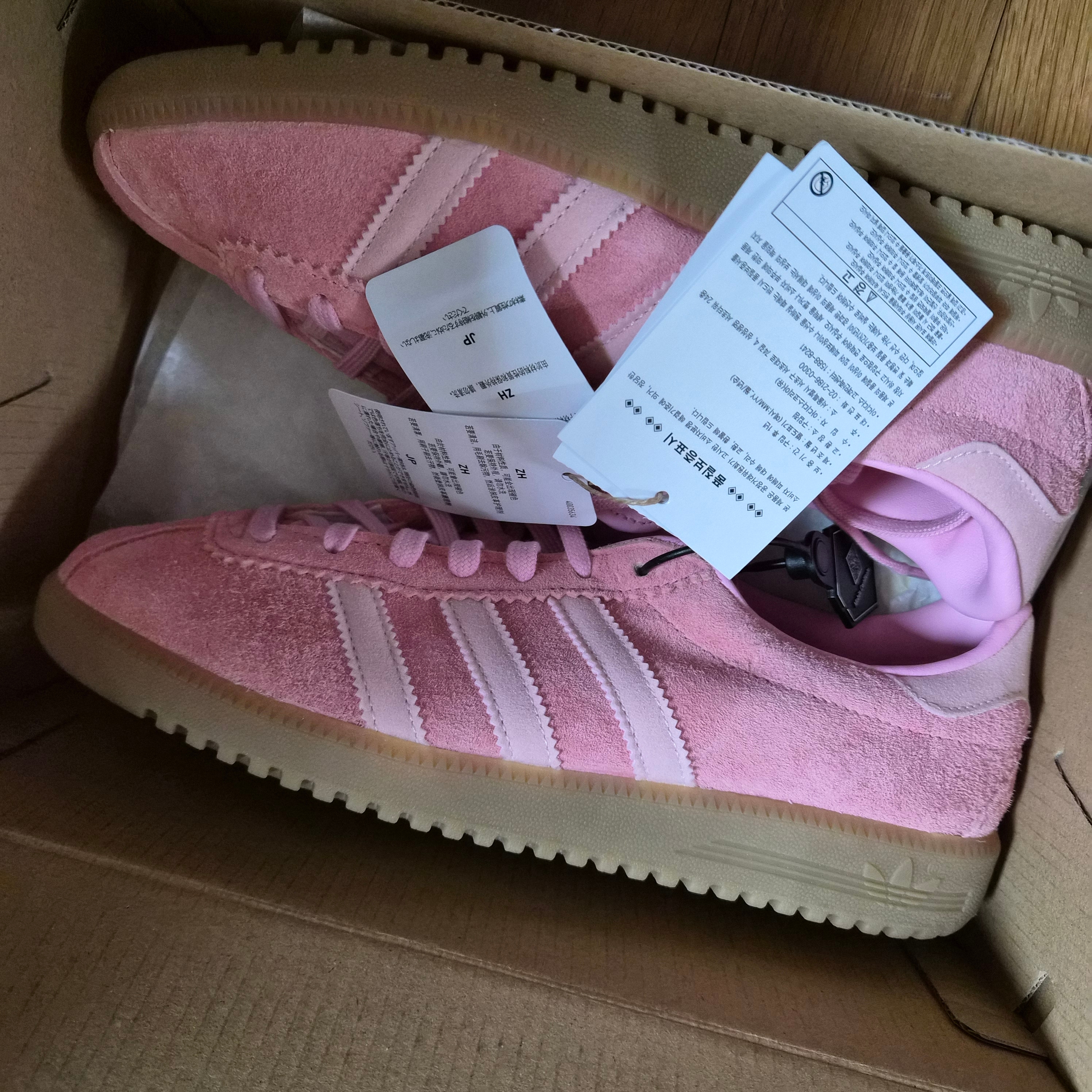 Adidas Bermuda Glow Pink 착용 스타일 - 1