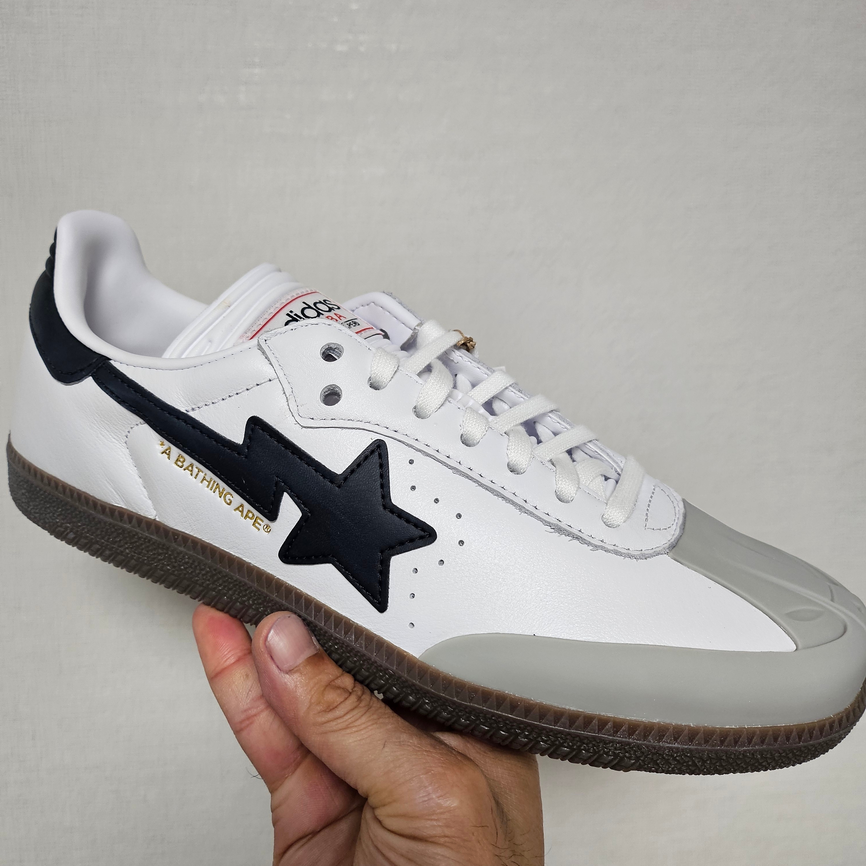 Adidas x BAPE Samba Footwear White Core Black 착용 스타일 - 1