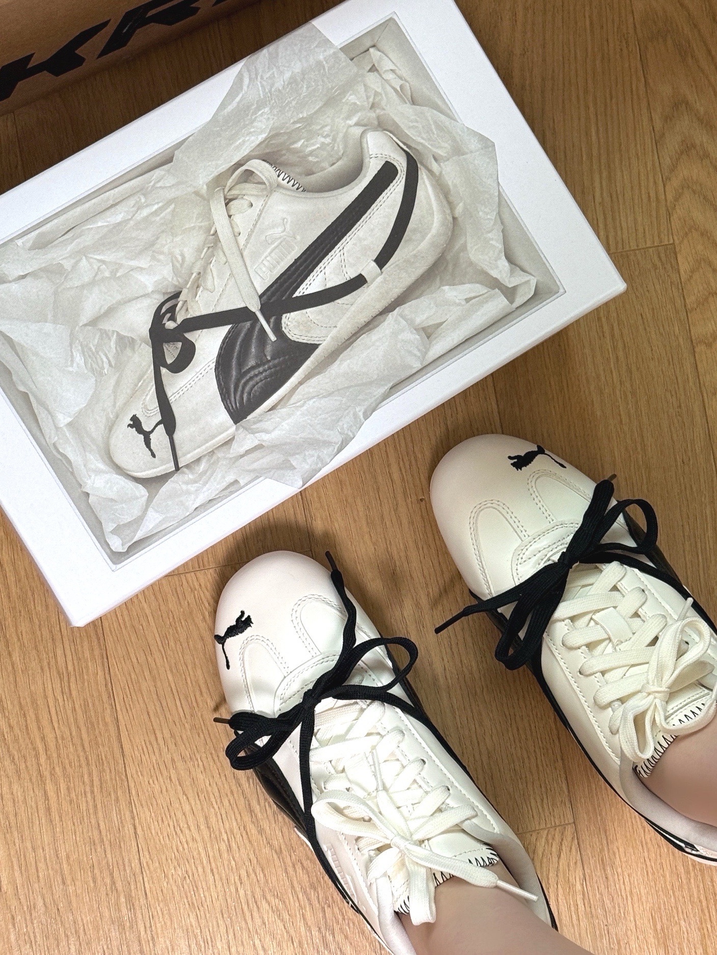 (W) Puma x Rosé Speedcat LEA Warm White Black 착용 스타일 - 3
