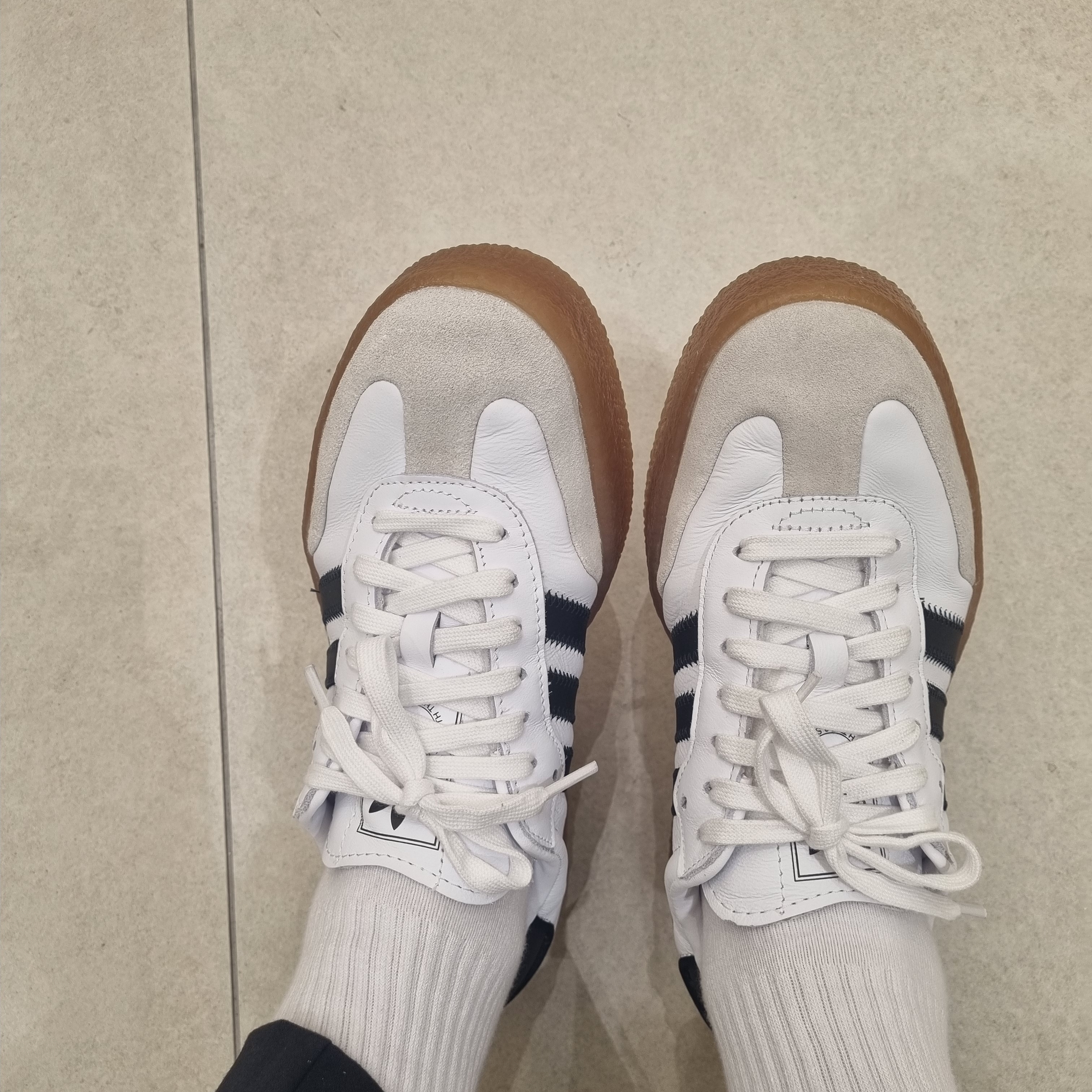 (W) Adidas Sambae Cloud White Core Black 착용 스타일 - 2