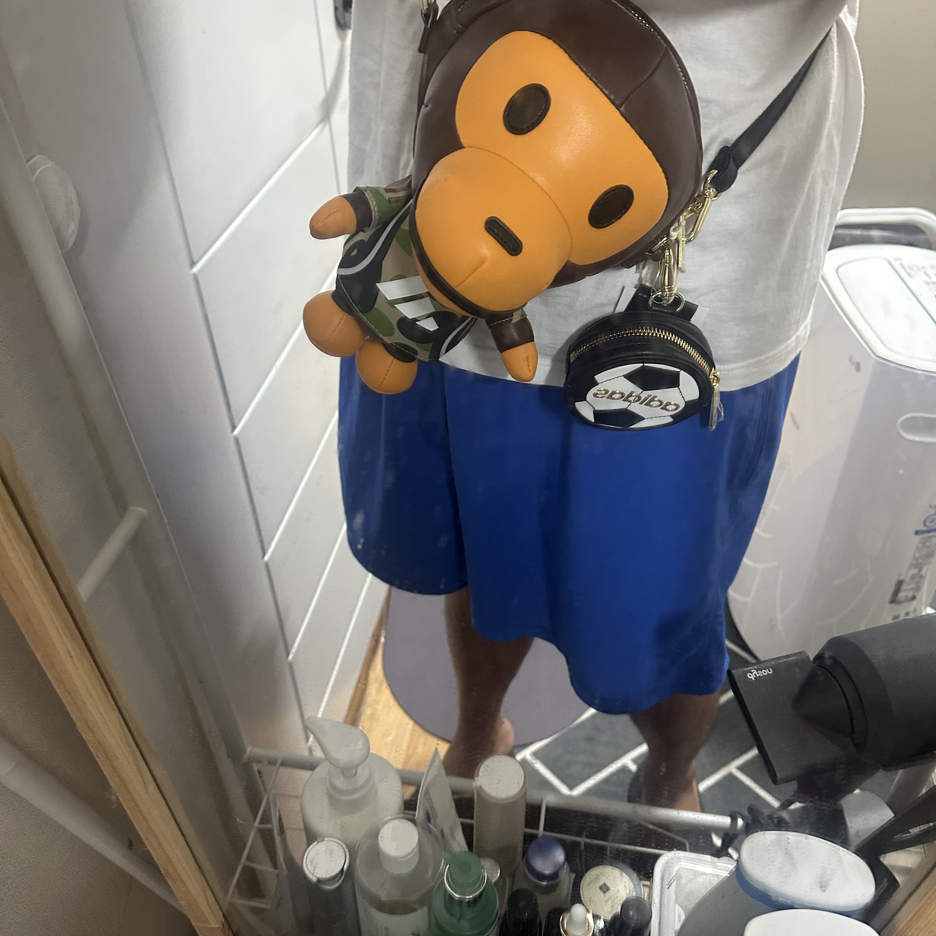 Adidas x BAPE Baby Milo Bag Auburn 착용 스타일 - 1