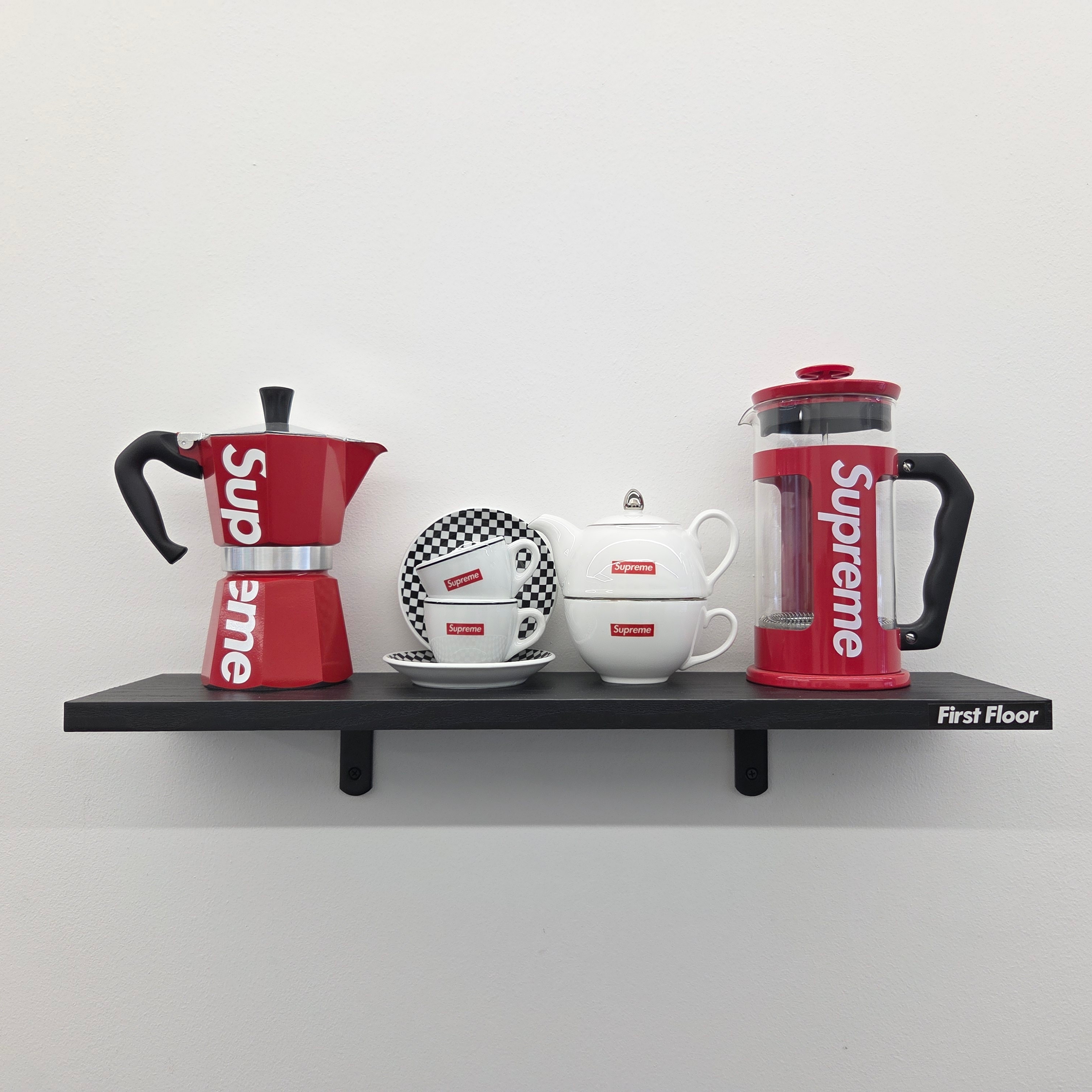 Supreme Tea Set White - 25FW, Supreme Bialetti Moka Express Red - 19SS 착용 스타일