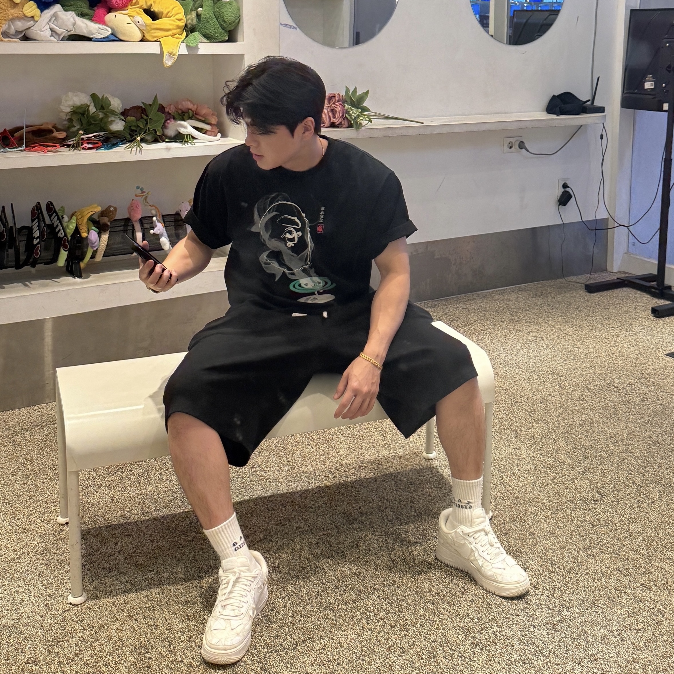 BAPE Mosquito Coil Ape Head T-Shirt Black, Nike x Billie Eilish Air Force 1 Low SP Triple White 착용 스타일