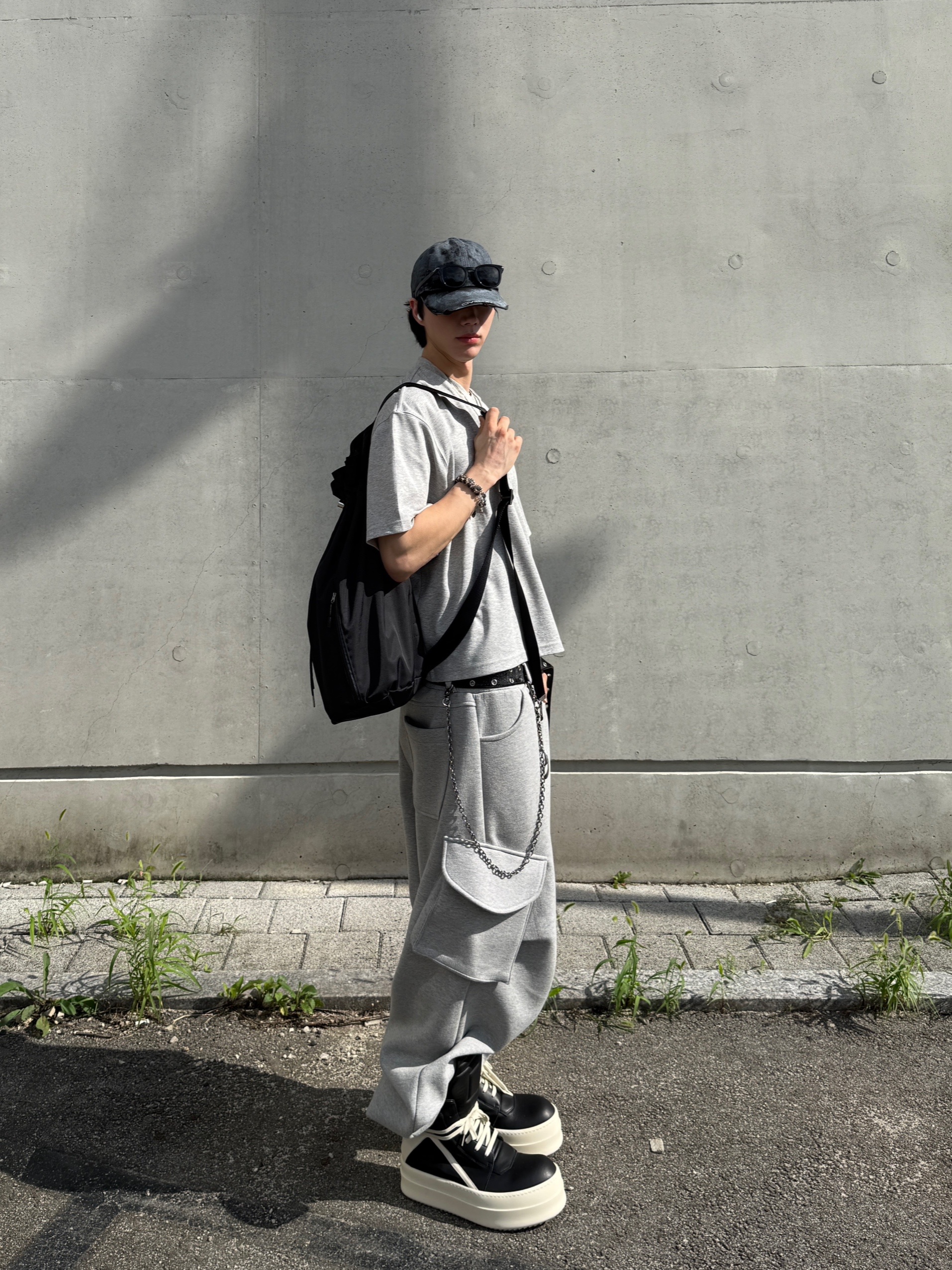 MJD X KOIN SEOUL Wide Cargo Sweat Pants, MJD X KOIN SEOUL Wide Cargo Sweat Pants 착용 스타일 - 4