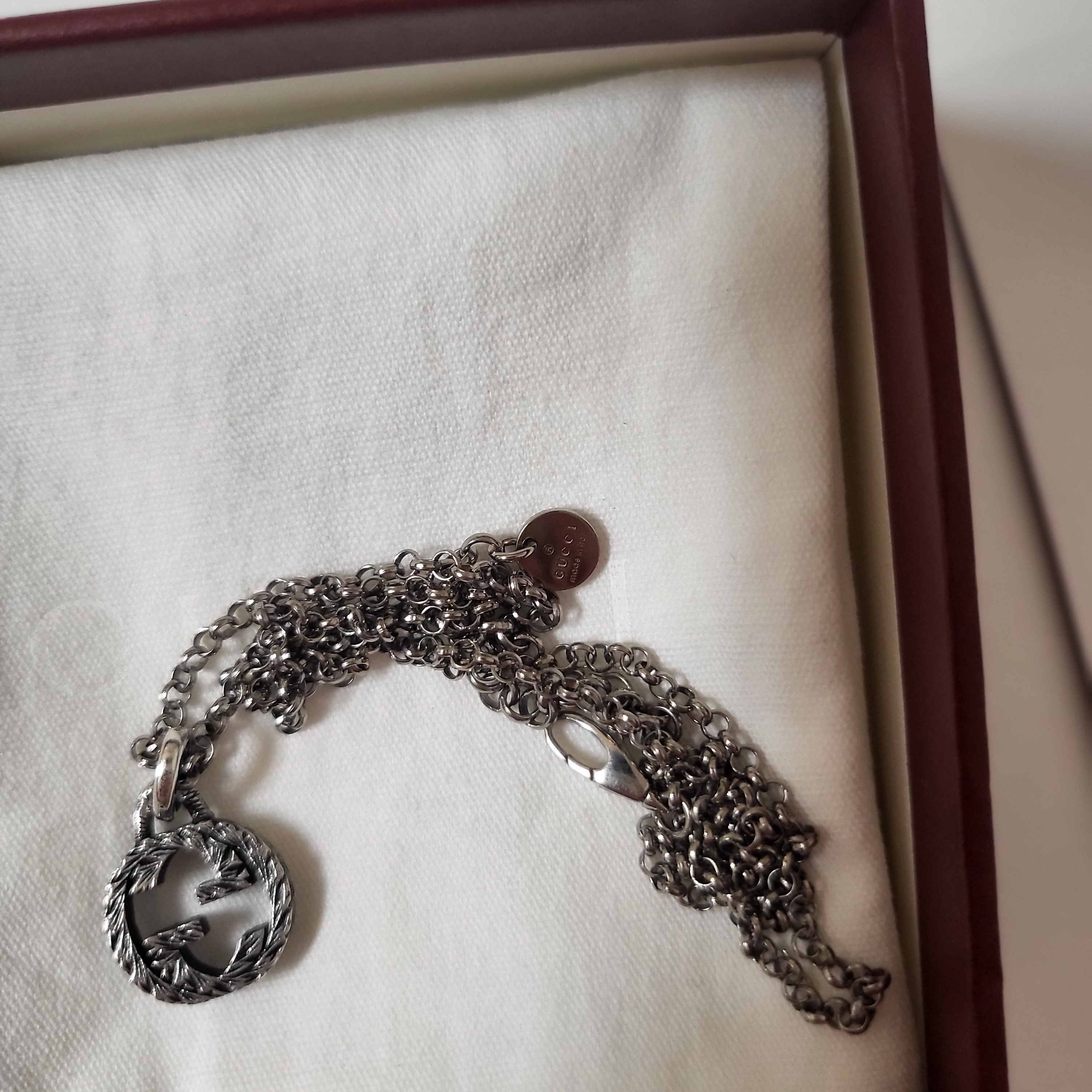 Gucci Interlocking G Pendant Necklace Silver 착용 스타일 - 1