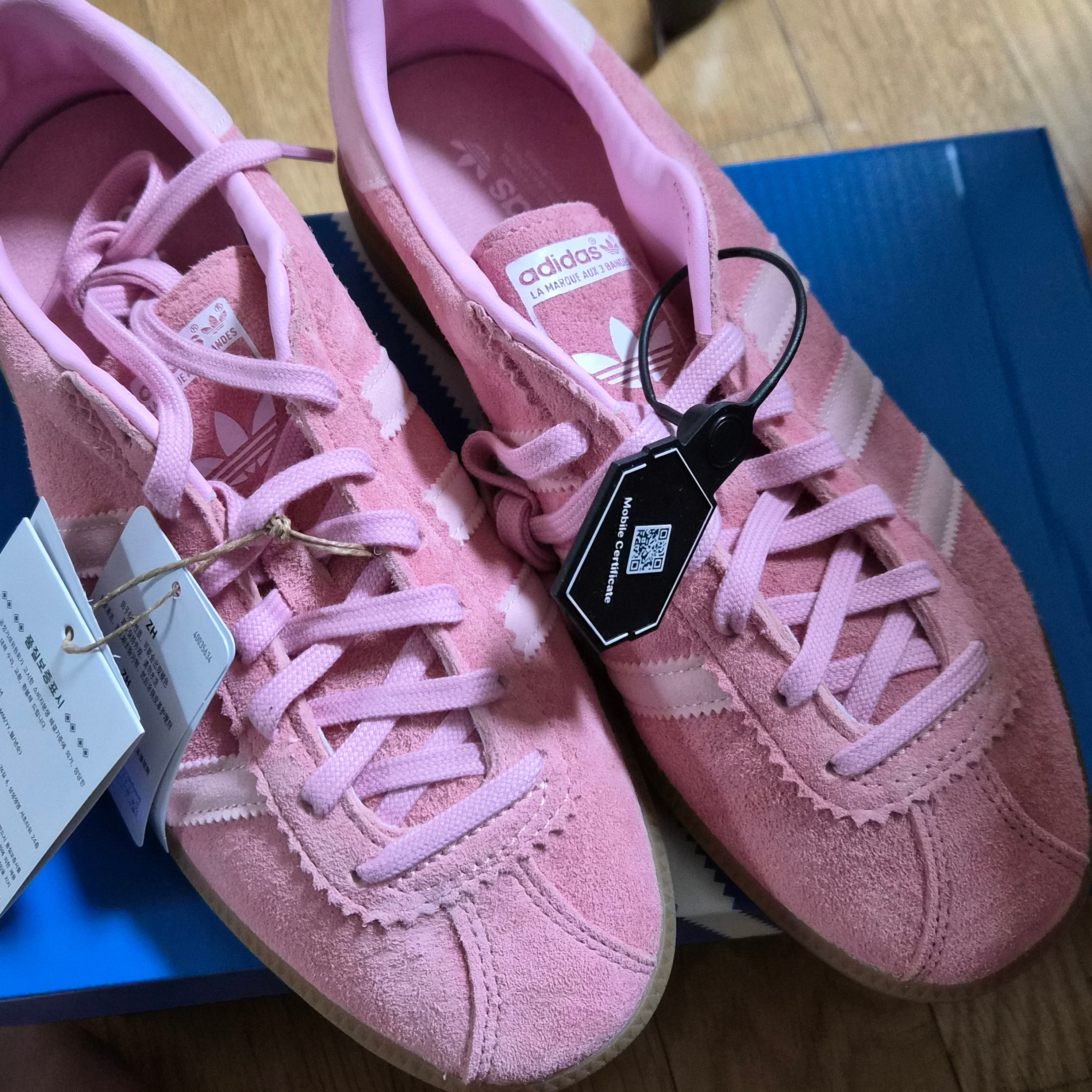 Adidas Bermuda Glow Pink 착용 스타일 - 2