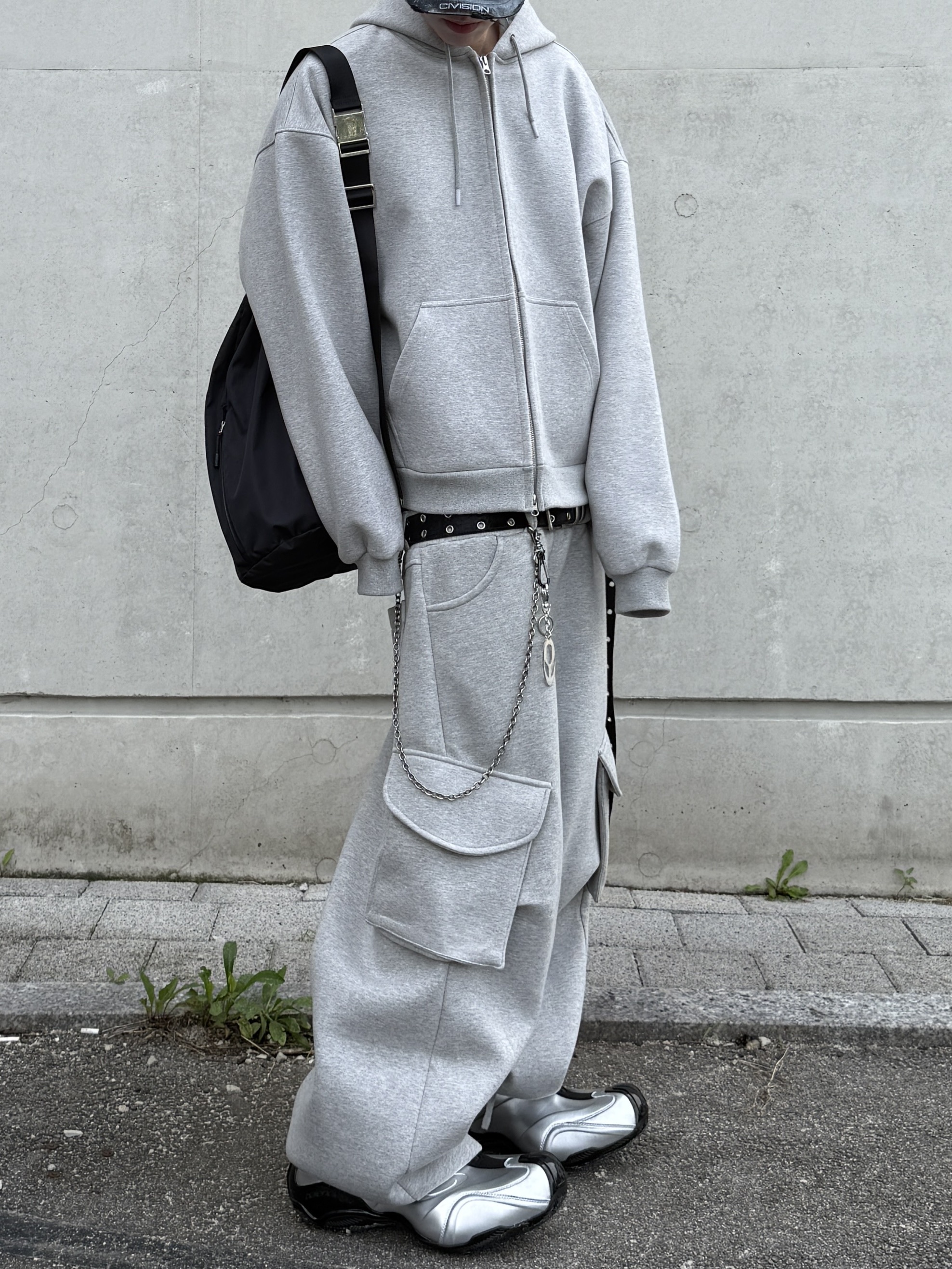 Kamien x MJD Double Hole Belt Black Shearling Calfskin, MJD X KOIN SEOUL Wide Cargo Sweat Pants 착용 스타일 - 5