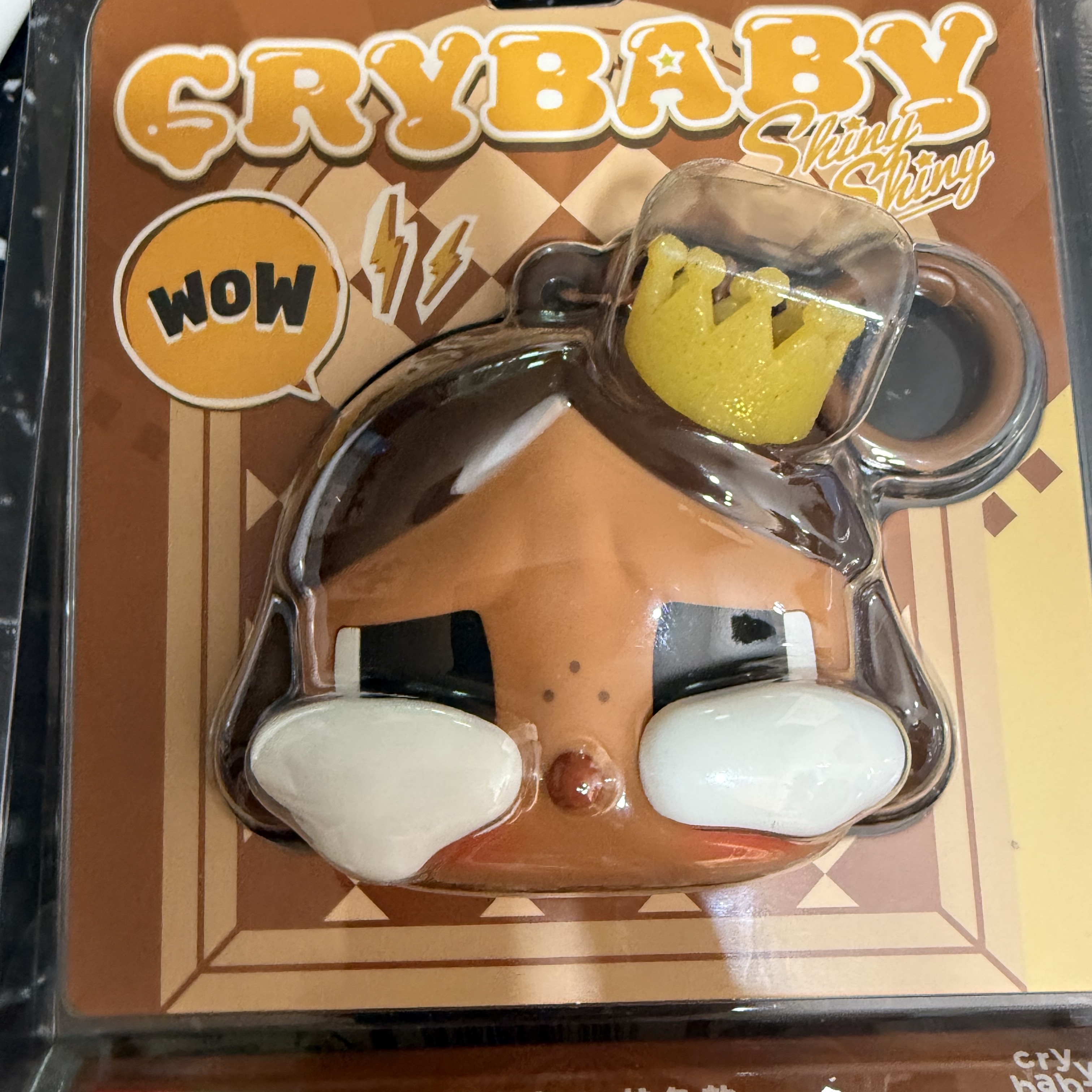 Pop Mart Crybaby Shiny Shiny Series Earphone Case Brown 착용 스타일