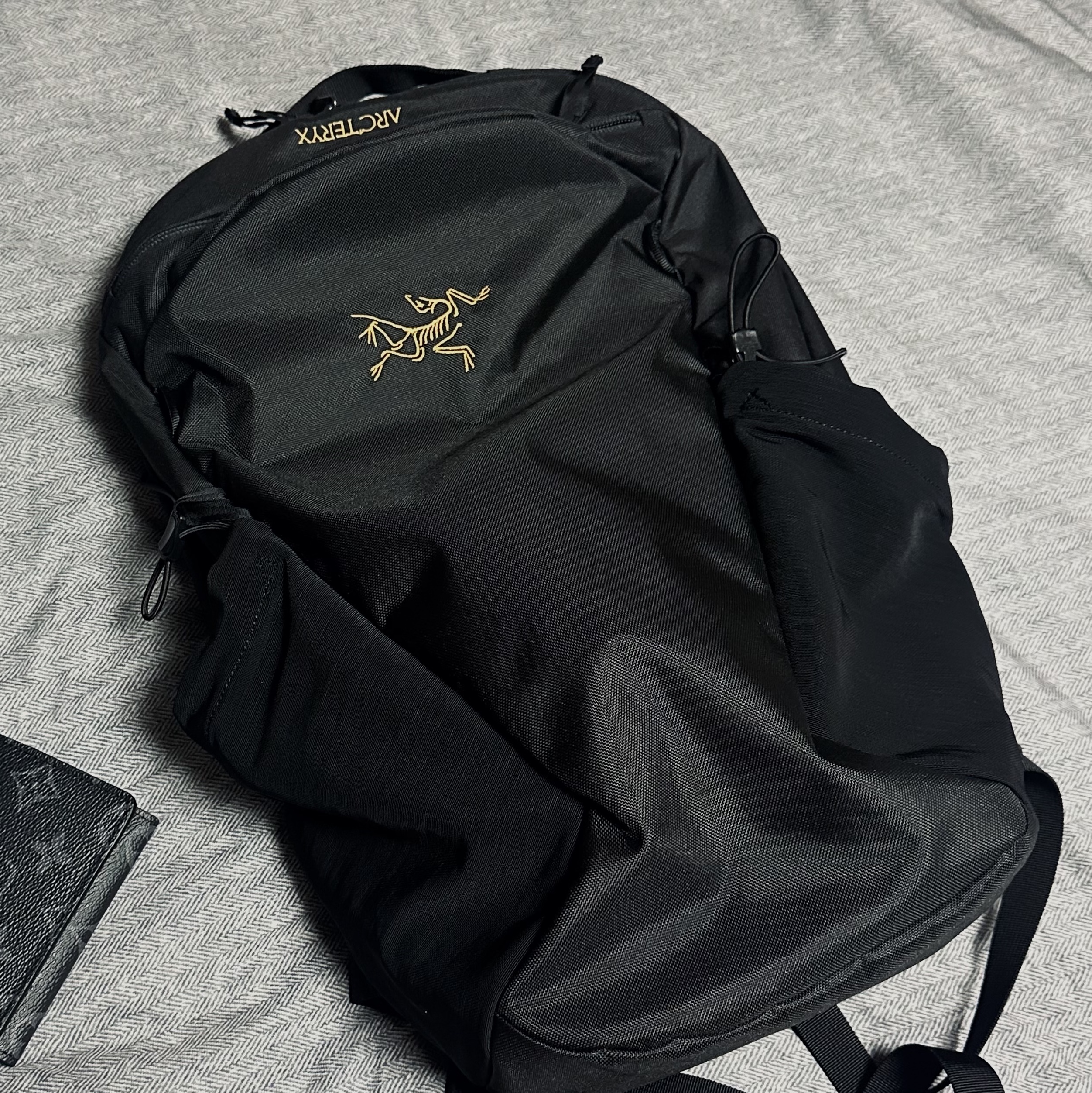 Arc'teryx Mantis 16 Backpack Black 착용 스타일