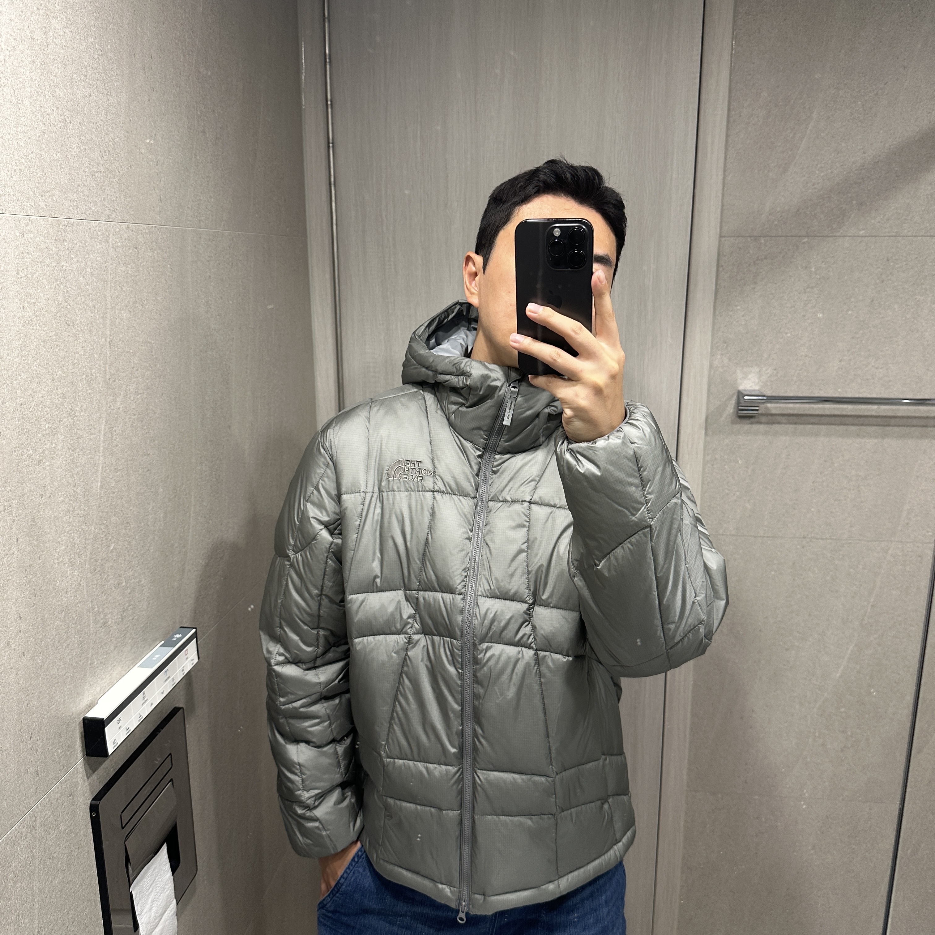 The North Face Wave LT On Jacket Gray, The North Face White Label Wave LT On Ball Jacket Black 착용 스타일 - 1