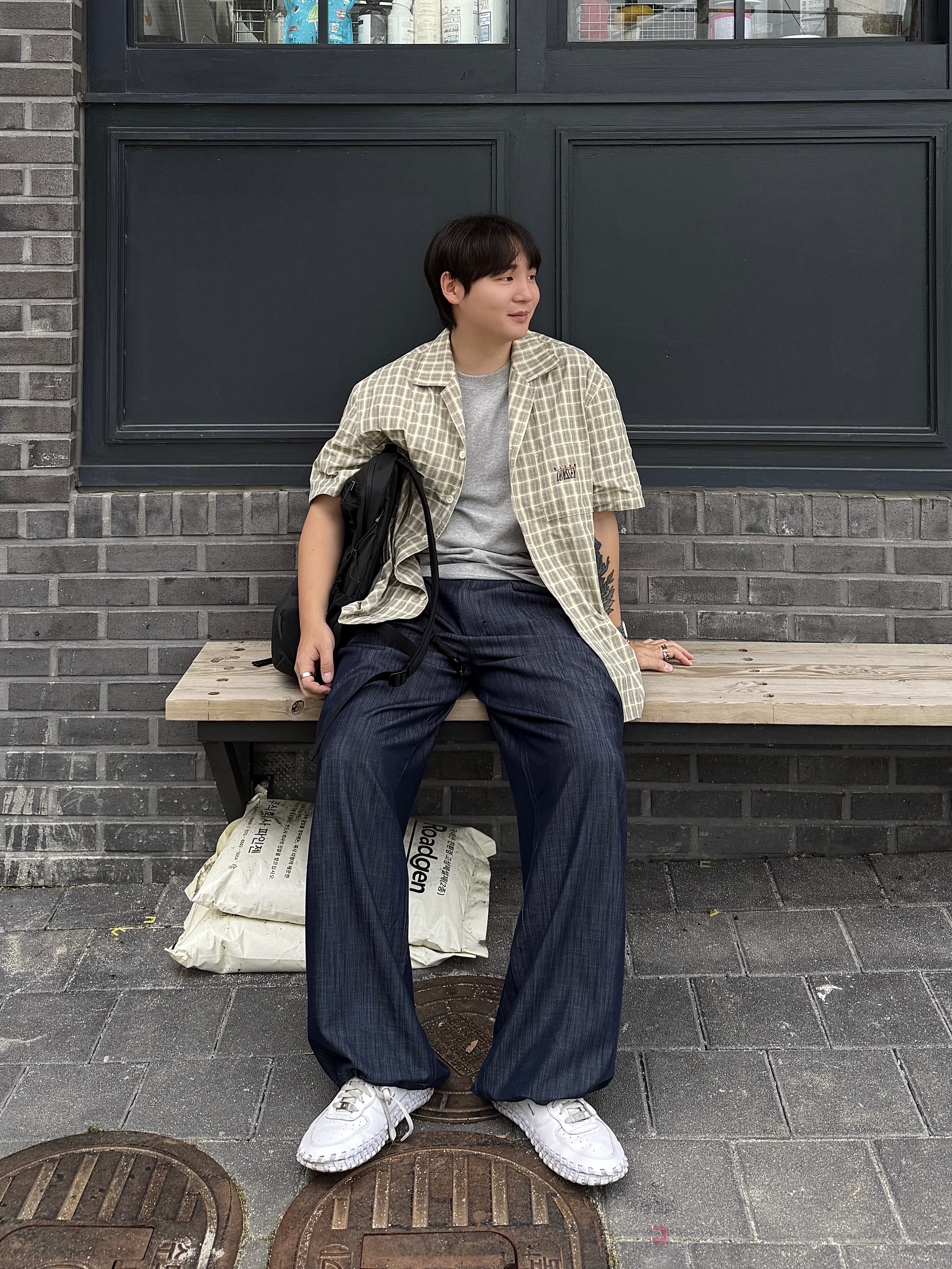 Suade Cropped Tee Gray, Nike x Jacquemus J Force 1 Low LX SP White 착용 스타일 - 1