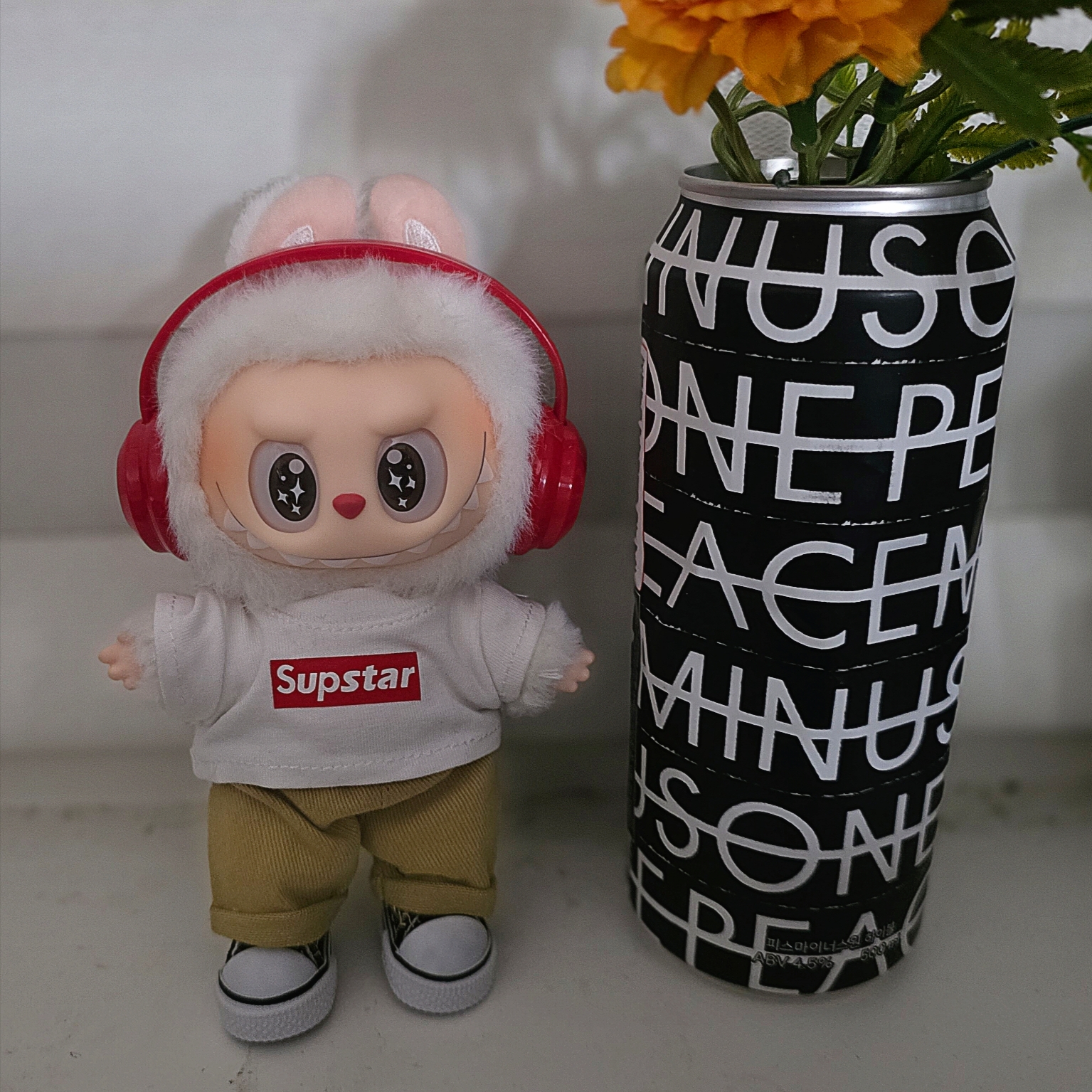 Pop Mart Labubu Coca Cola Series Surprise Shake Keyring (Opened Case) 착용 스타일