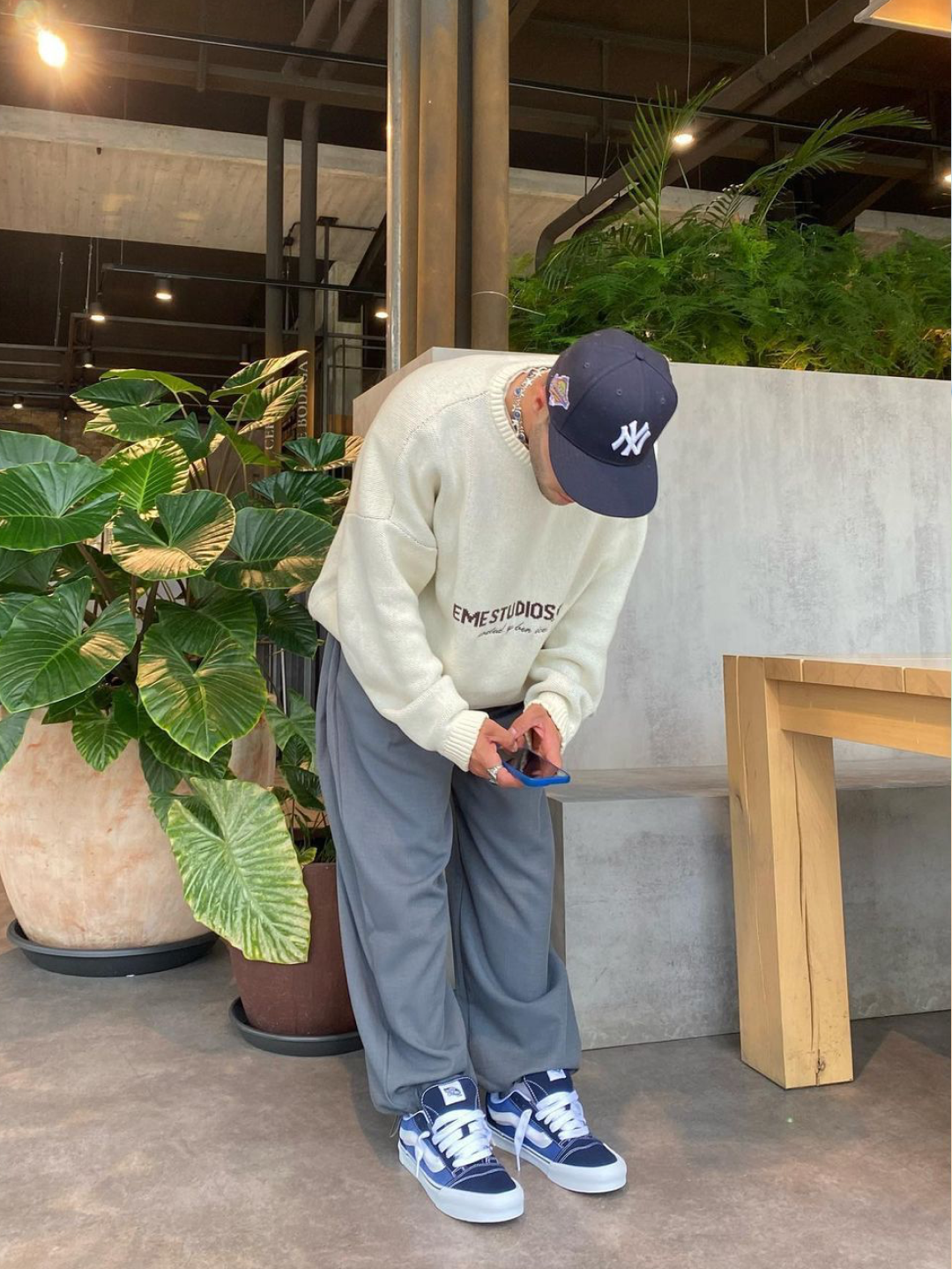 (W) Celine Triomphe Baseball Cap in Cotton Dark Khaki, Stussy Basic New Era 9Twenty Basic Strapback Black 착용 스타일 - 4