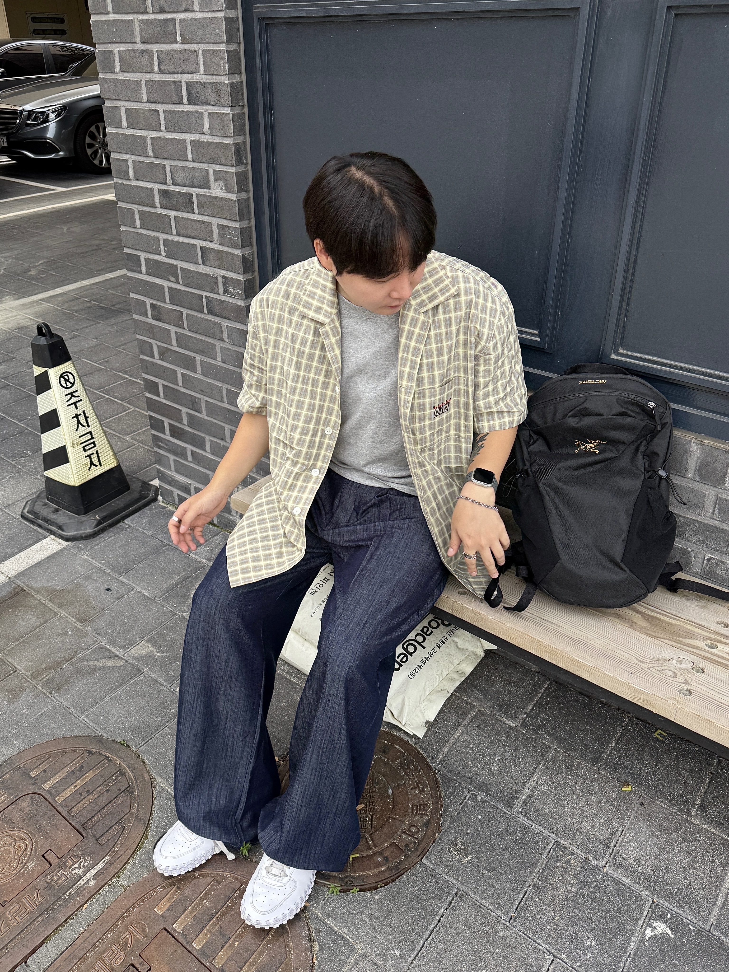 Suade Cropped Tee Gray, Nike x Jacquemus J Force 1 Low LX SP White 착용 스타일 - 2
