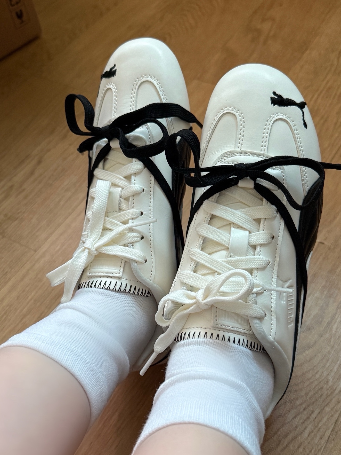 (W) Puma x Rosé Speedcat LEA Warm White Black 착용 스타일 - 2