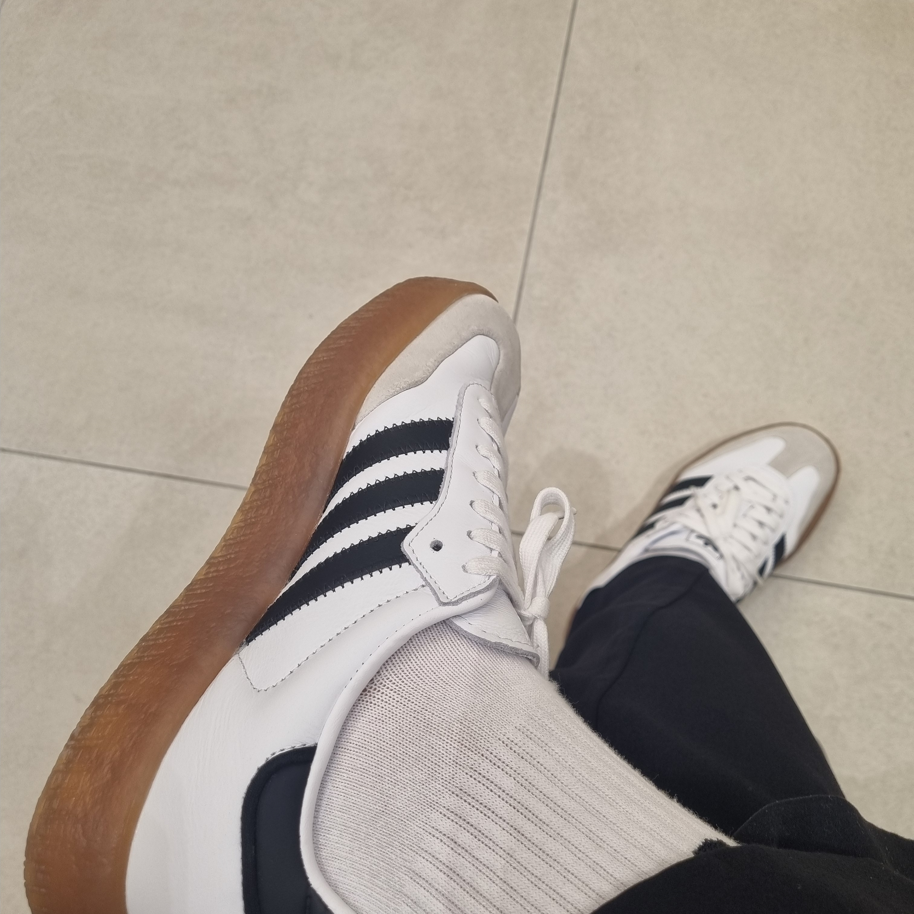 (W) Adidas Sambae Cloud White Core Black 착용 스타일 - 3