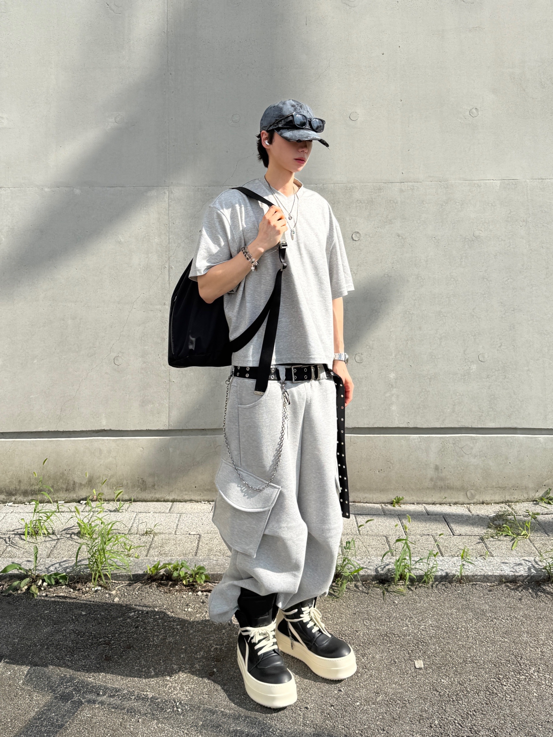 MJD X KOIN SEOUL Wide Cargo Sweat Pants, MJD X KOIN SEOUL Wide Cargo Sweat Pants 착용 스타일 - 1