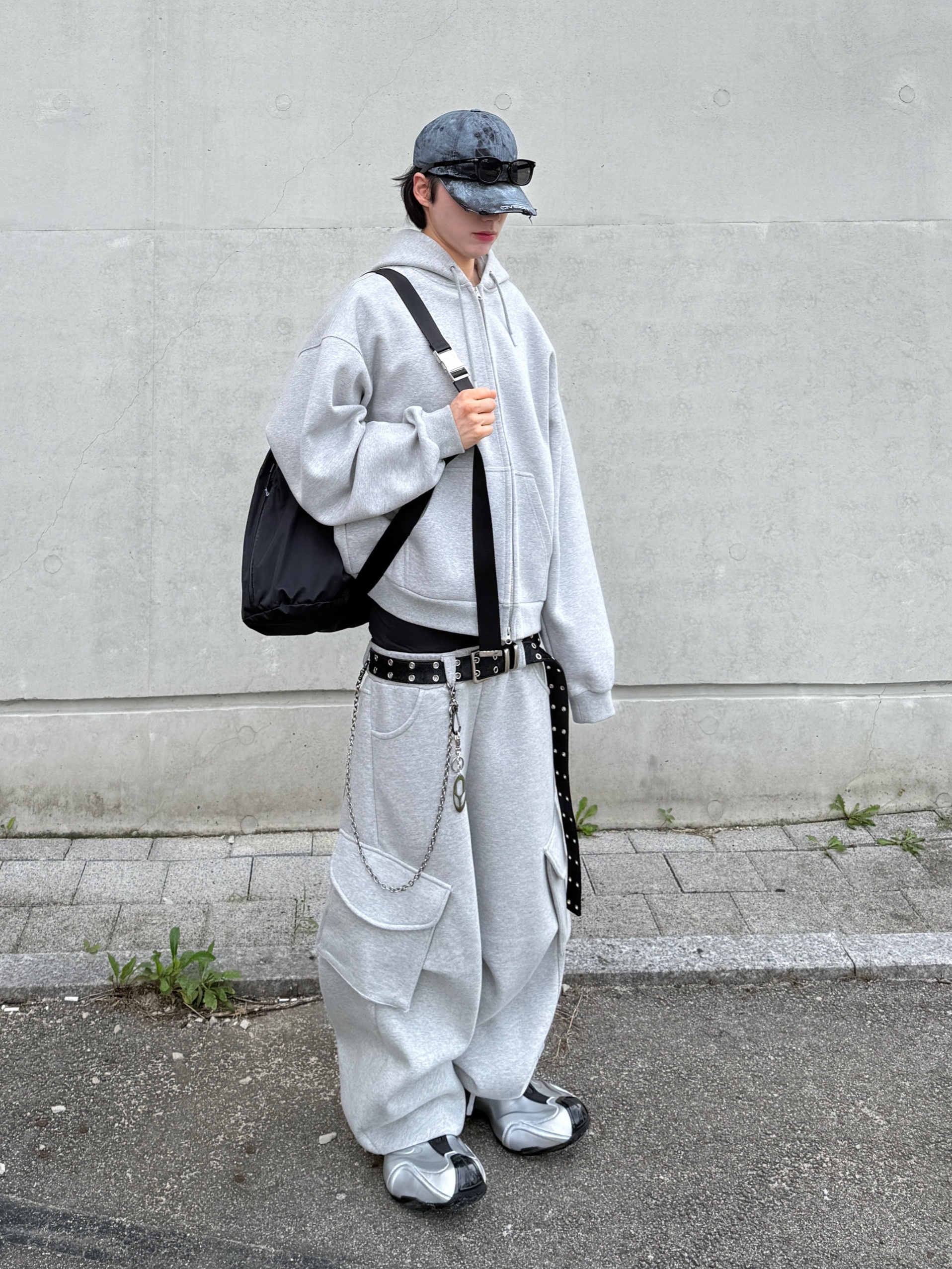 Kamien x MJD Double Hole Belt Black Shearling Calfskin, MJD X KOIN SEOUL Wide Cargo Sweat Pants 착용 스타일 - 2