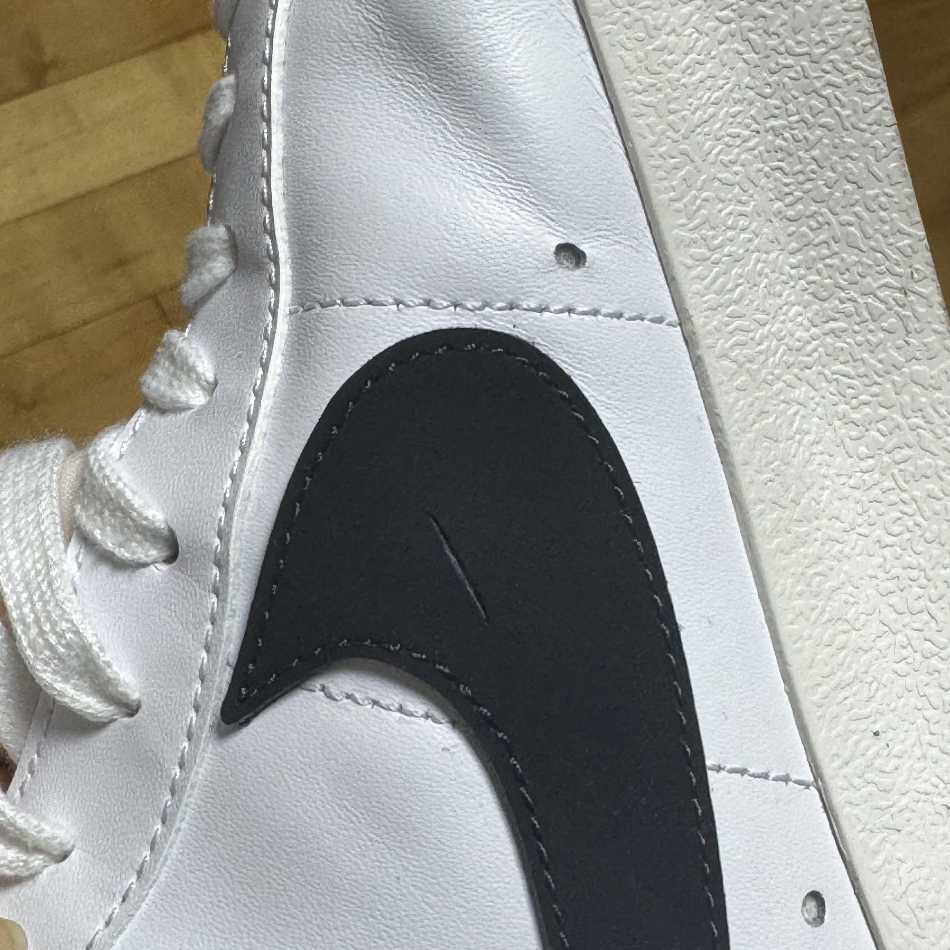 Nike Blazer Mid '77 Vintage White Black 착용 스타일 - 1