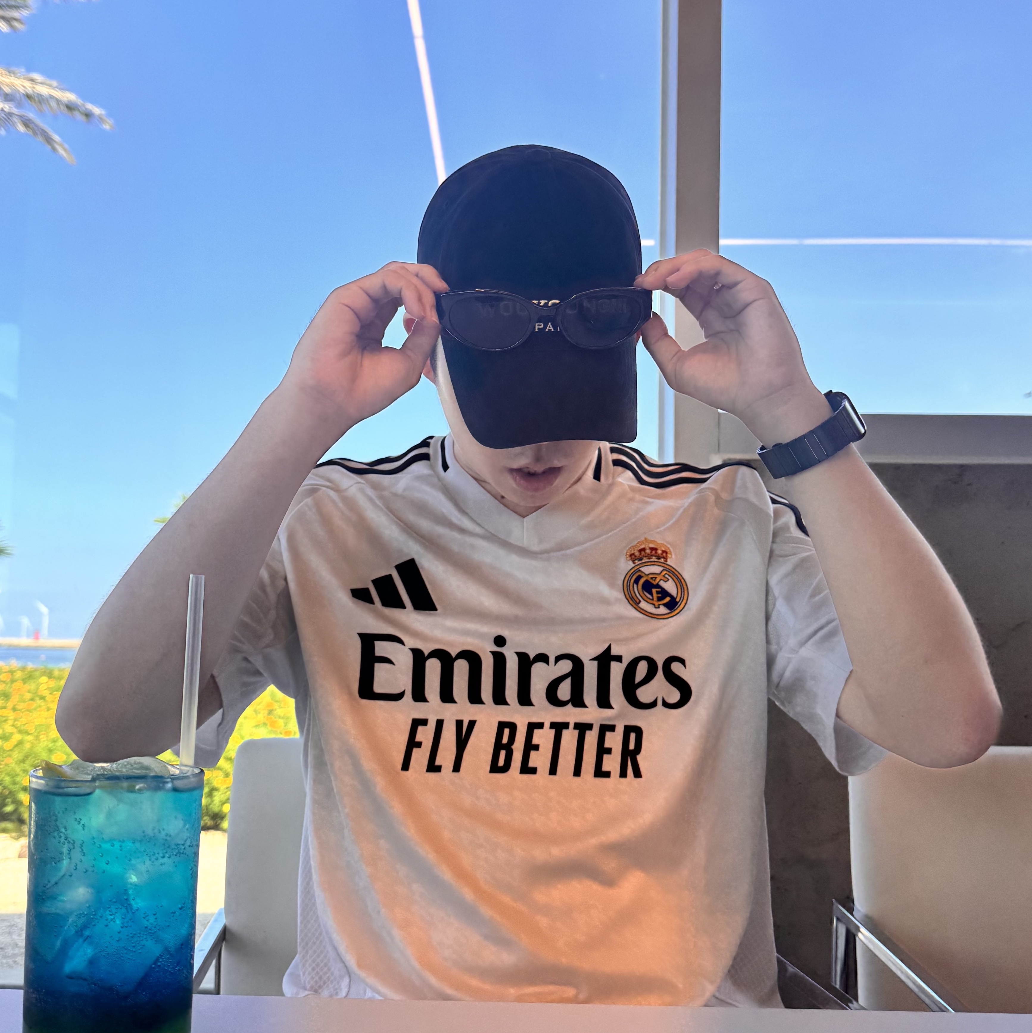 Adidas Real Madrid 2024/25 Home Jersey White - KR Sizing (Non Marking Ver.), Oofos OOriginal Black 착용 스타일 - 2
