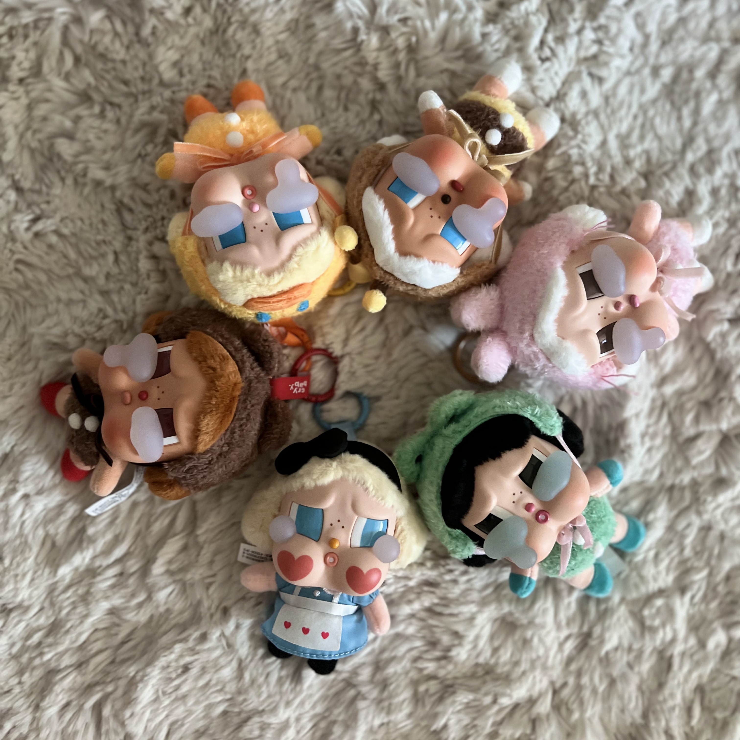 Pop Mart Crybaby Crying Again Series Plush Keyring Sealed Case (6 Blind Boxes) 착용 스타일 - 1