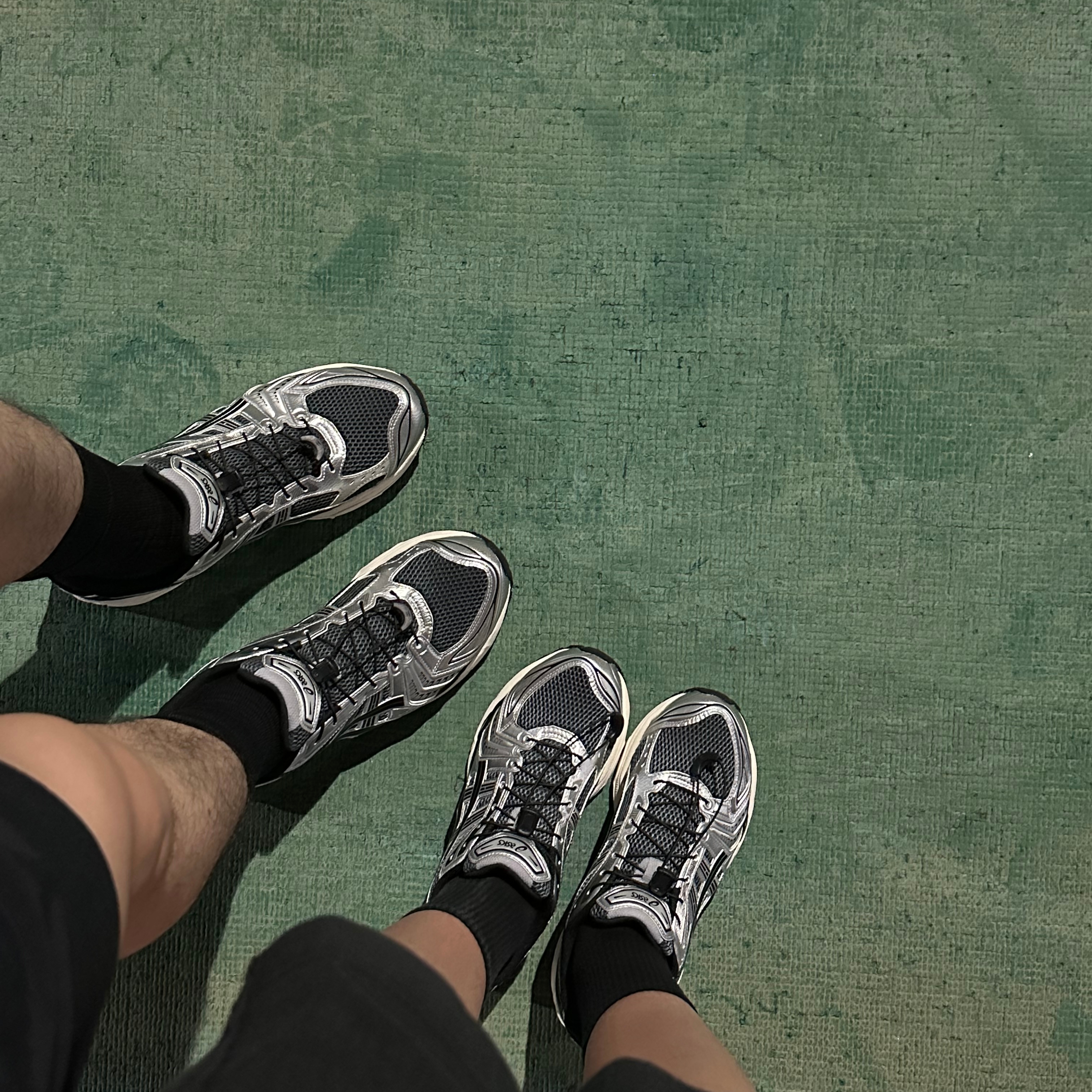 Asics Unlimited Gel-Kayano 14 Carrier Grey Black 착용 스타일