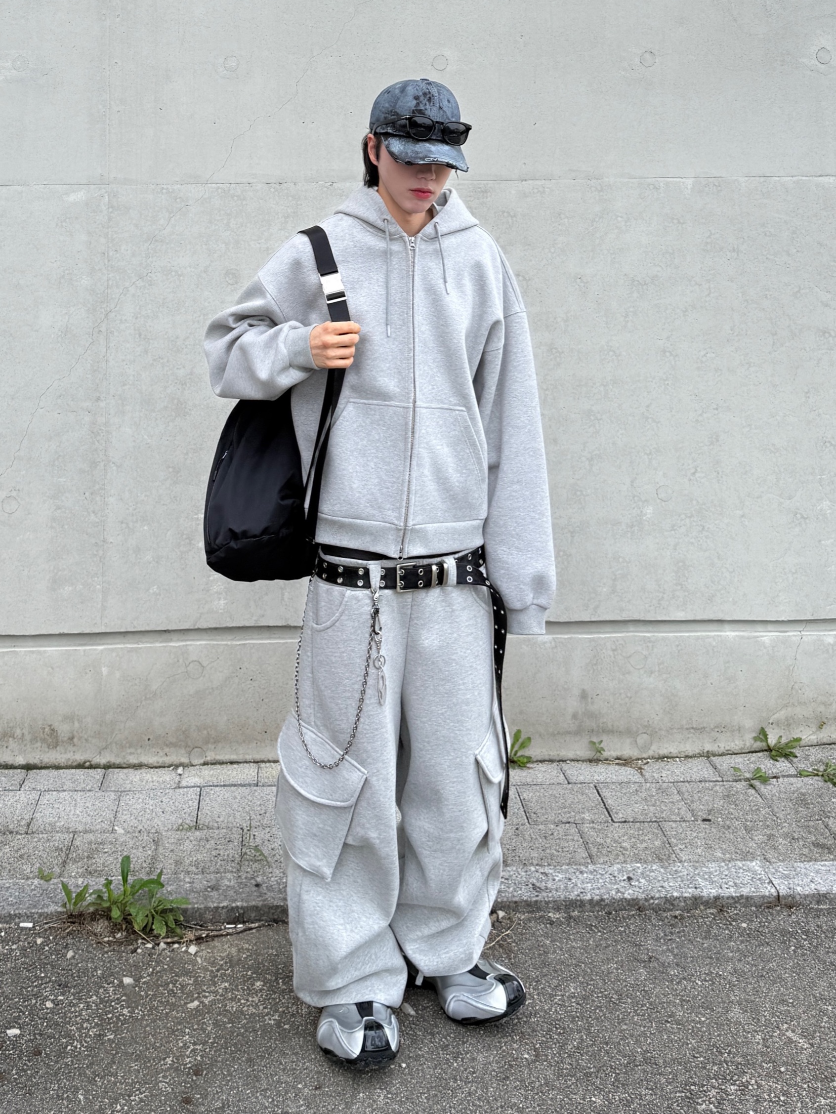 Kamien x MJD Double Hole Belt Black Shearling Calfskin, MJD X KOIN SEOUL Wide Cargo Sweat Pants 착용 스타일 - 9