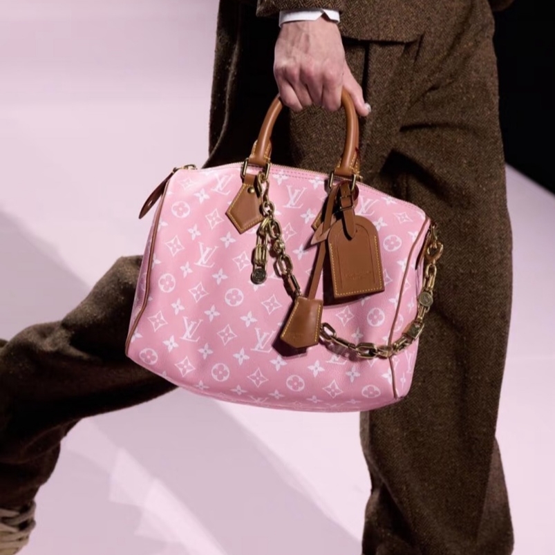 Louis Vuitton Speedy P9 Bandouliere 25 Damoflage Pink Sakura 착용 스타일