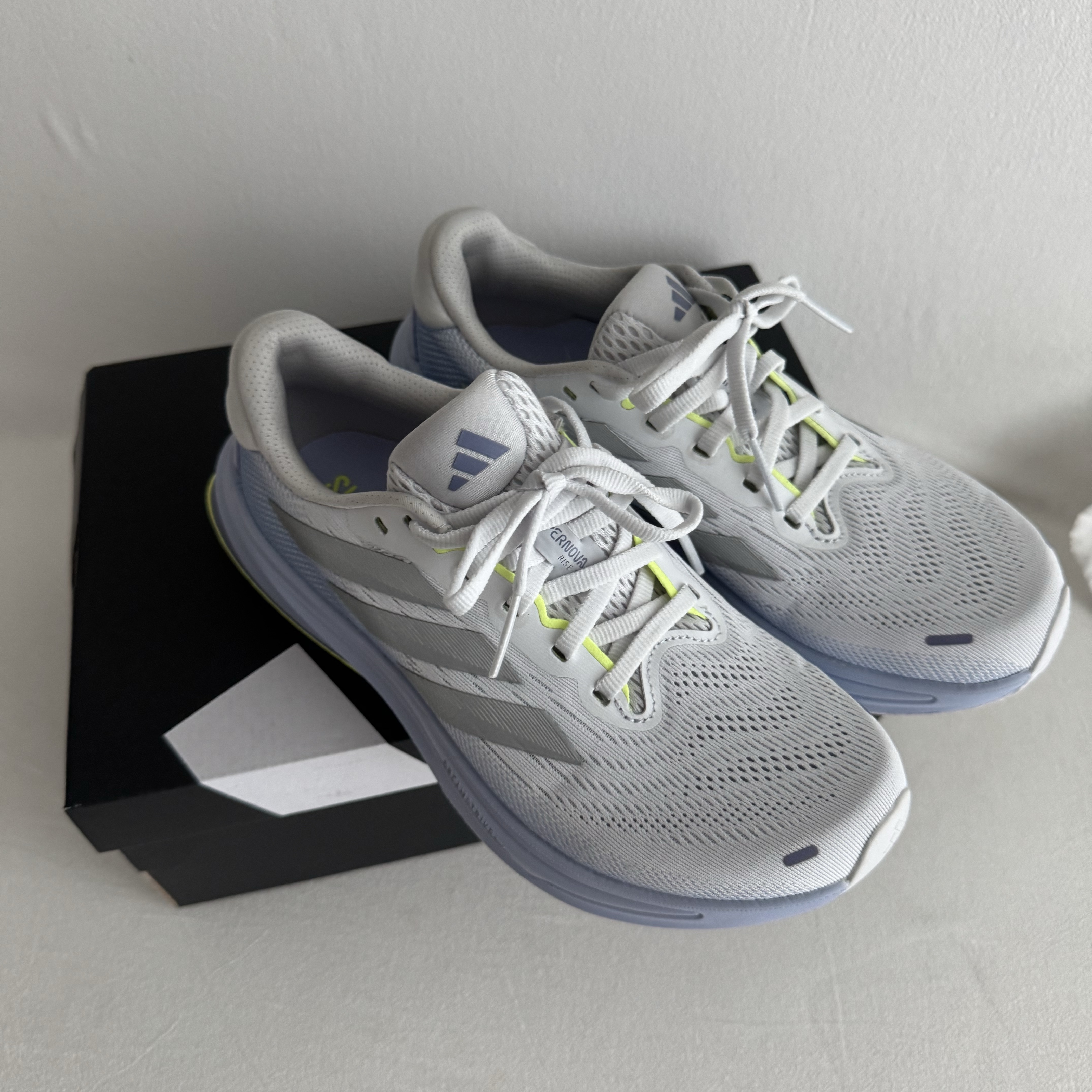 (W) Adidas Supernova Rise 2 Dash Grey Silver Violet 착용 스타일 - 1