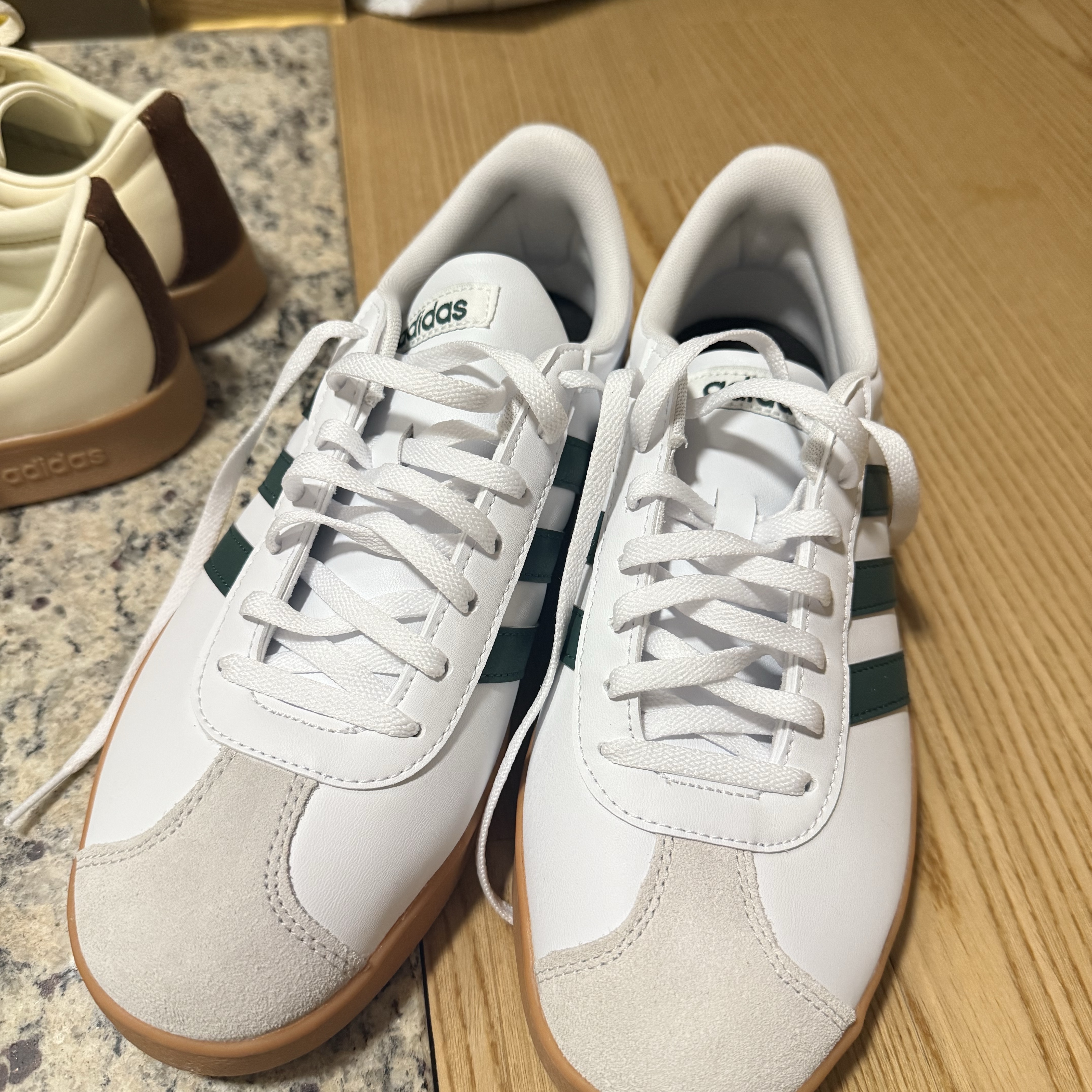 Adidas VL Court Base Cloud White Collegiate Green 착용 스타일
