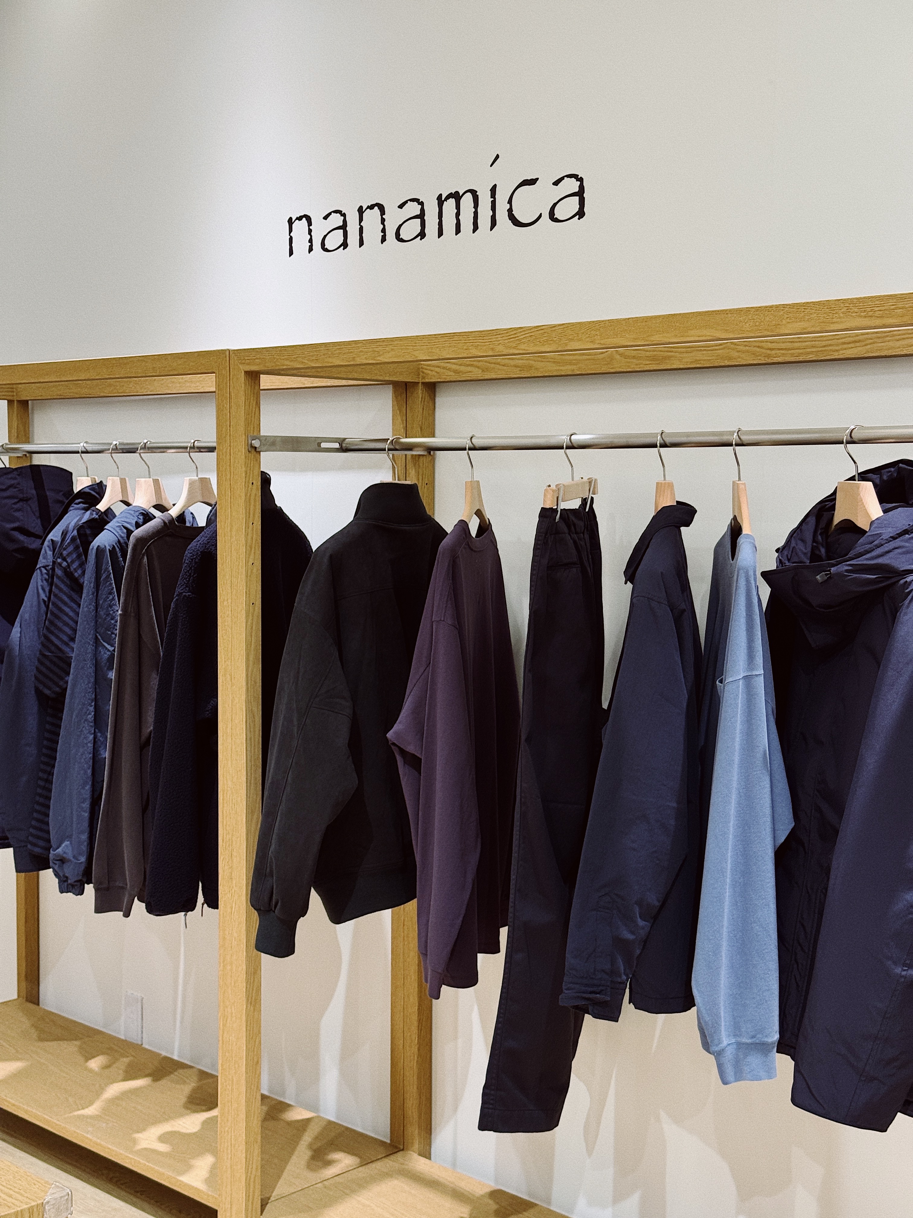 On Running x Post Archive Faction (Paf) Cloudmonster 2 Black Magnet, Nanamica Reversible Coach Jacket Sand Beige 착용 스타일 - 5