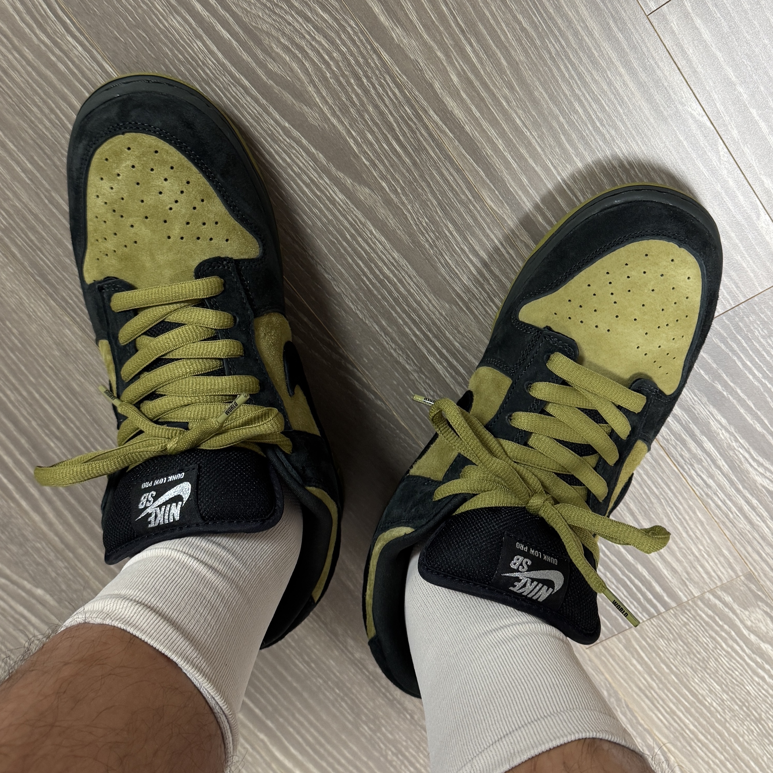 Nike x Supreme SB Dunk Low Camper Green, Supreme x Nike Track Jacket Black - 25SS 착용 스타일 - 3