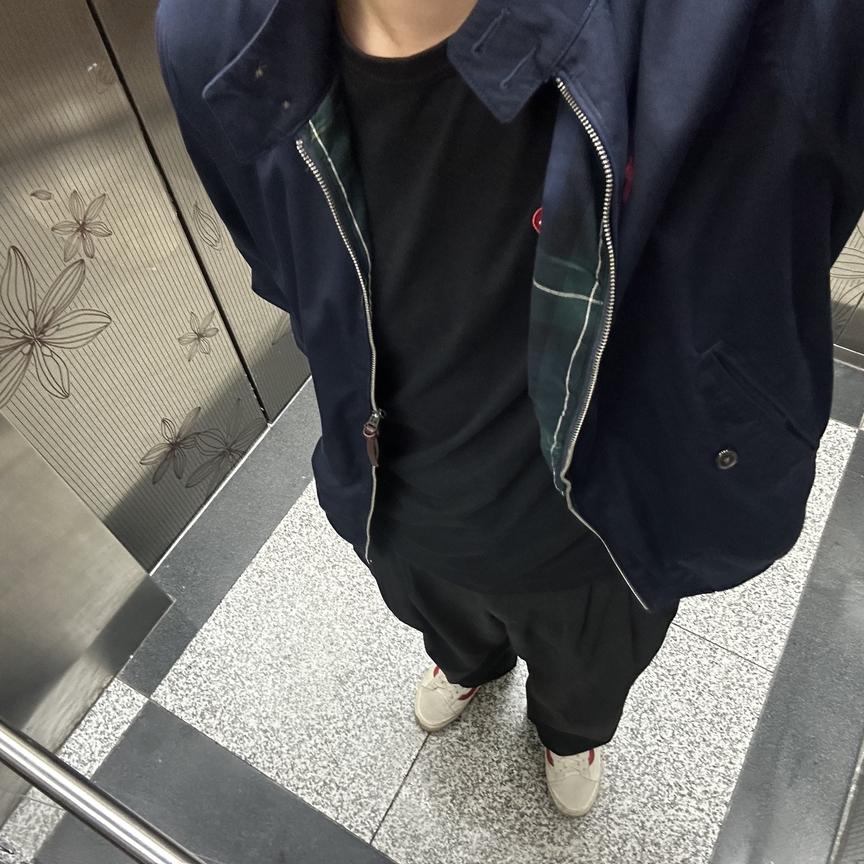 [20% 적립] Polo Ralph Lauren Twill Jacket Collection Navy - 25SS, Play Comme des Garcons Red Heart T-Shirt Black 착용 스타일