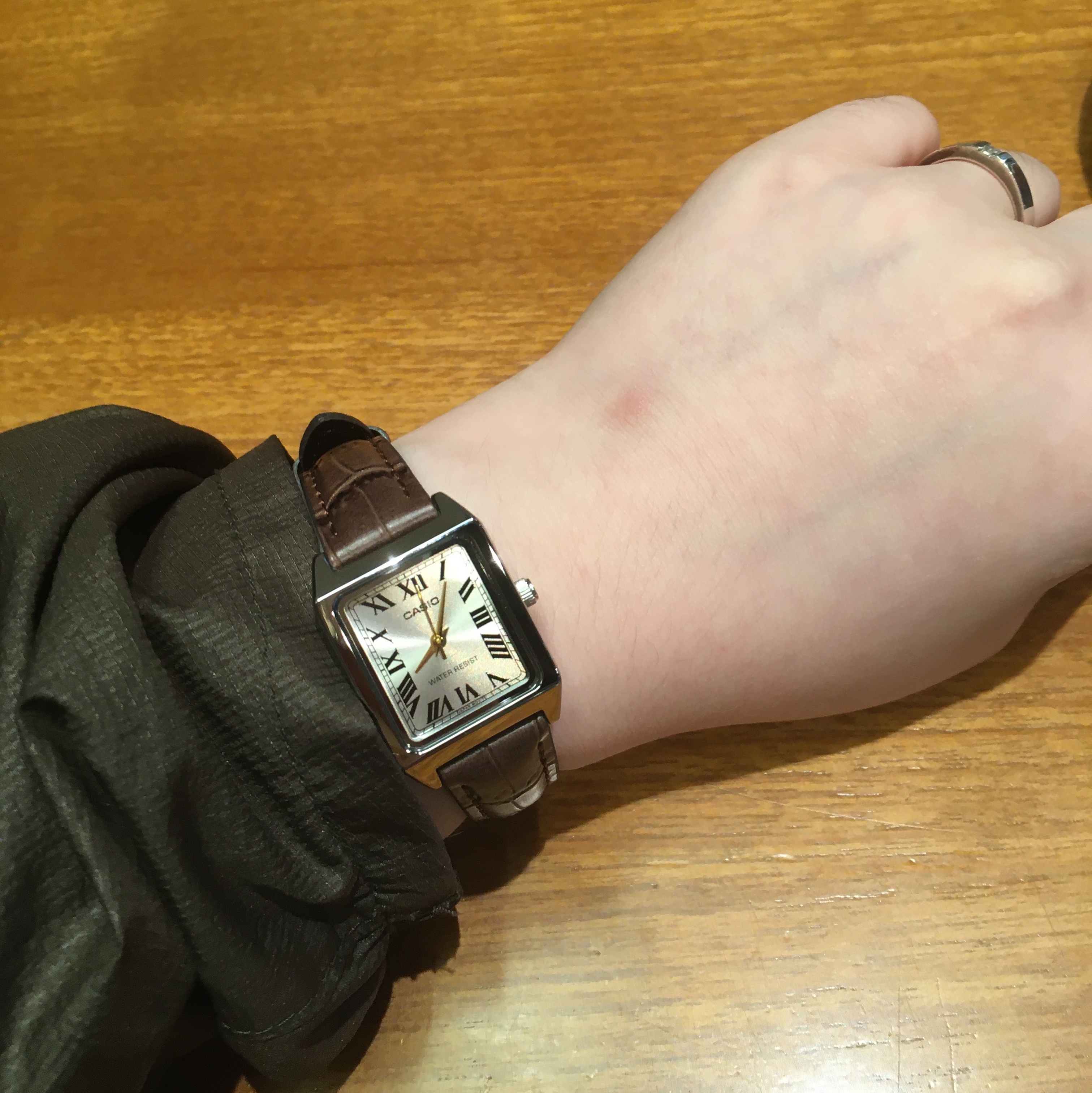 Casio LTP-V007L-9B 착용 스타일