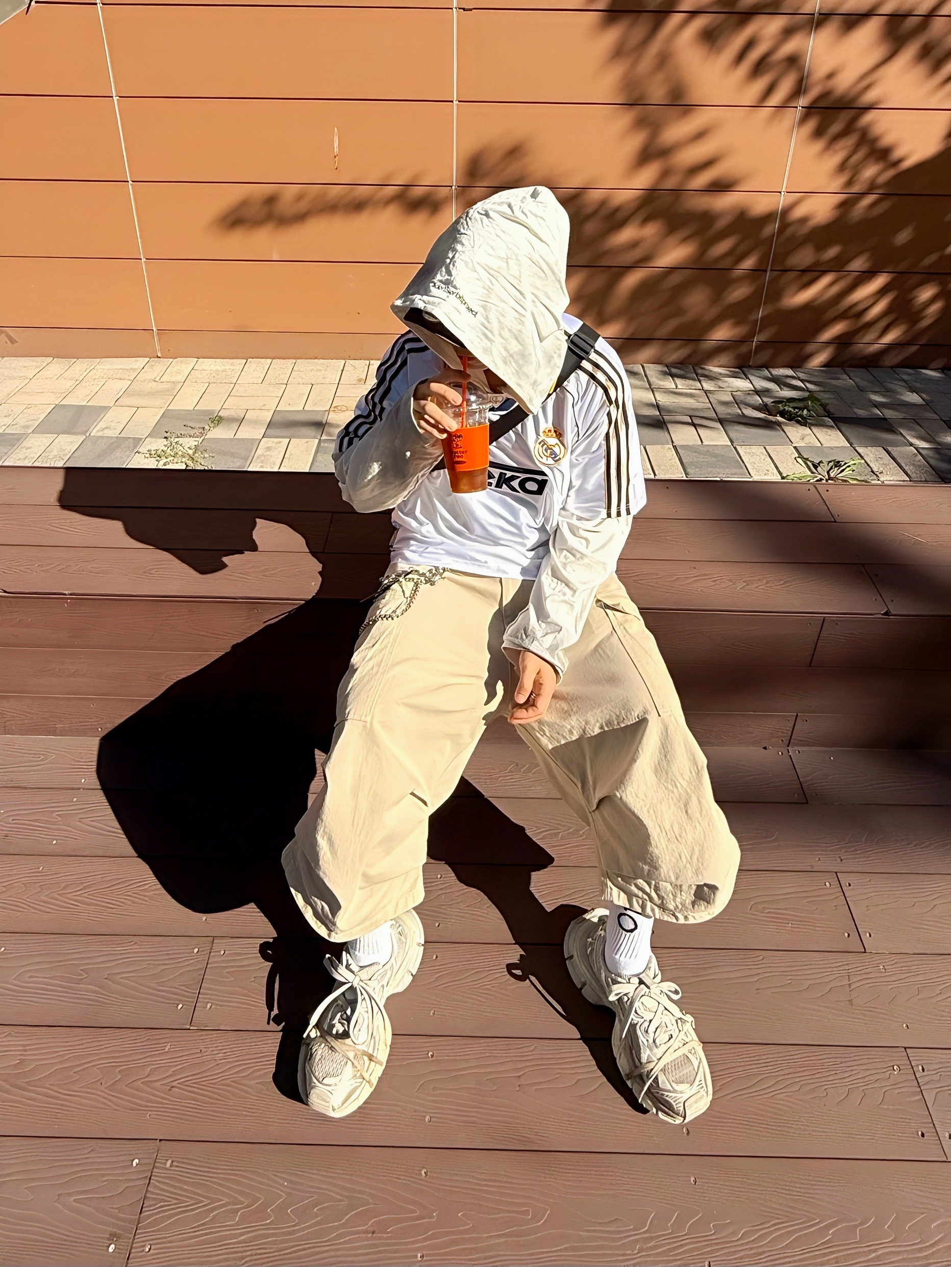 Nonnod Side Cargo Shorts Beige, Adidas Real Madrid 99/00 Home Jersey White - KR Sizing (Non Marking Ver.) 착용 스타일 - 1