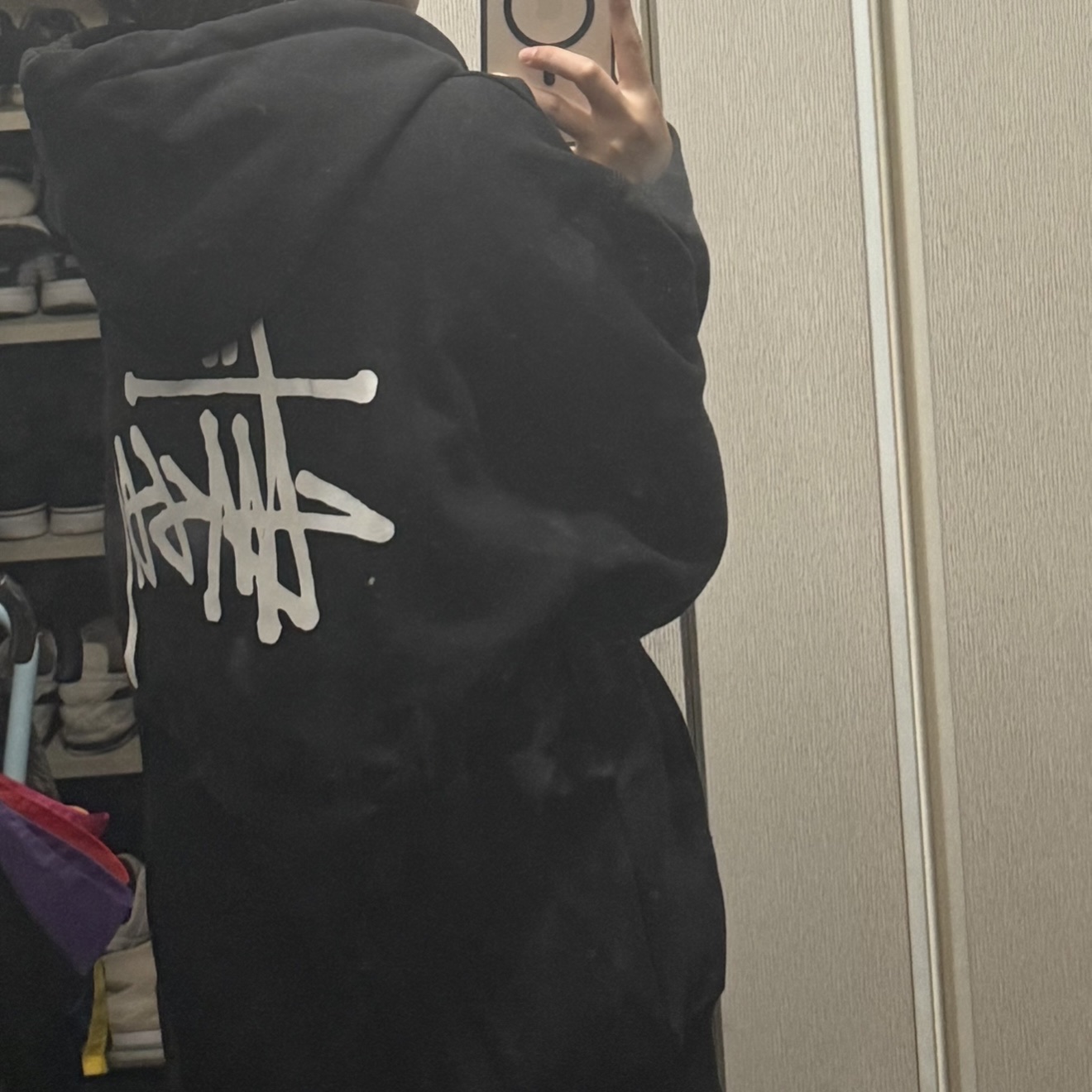 Stussy Basic Zip Hoodie Black 착용 스타일 - 2