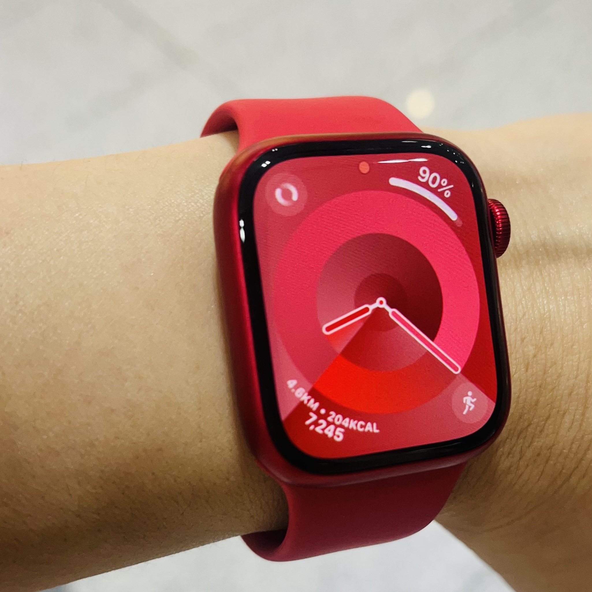 Apple Watch Series 9 41mm GPS Red Aluminium Case with Sport Band S/M Red (Korean Ver.) 착용 스타일 - 1